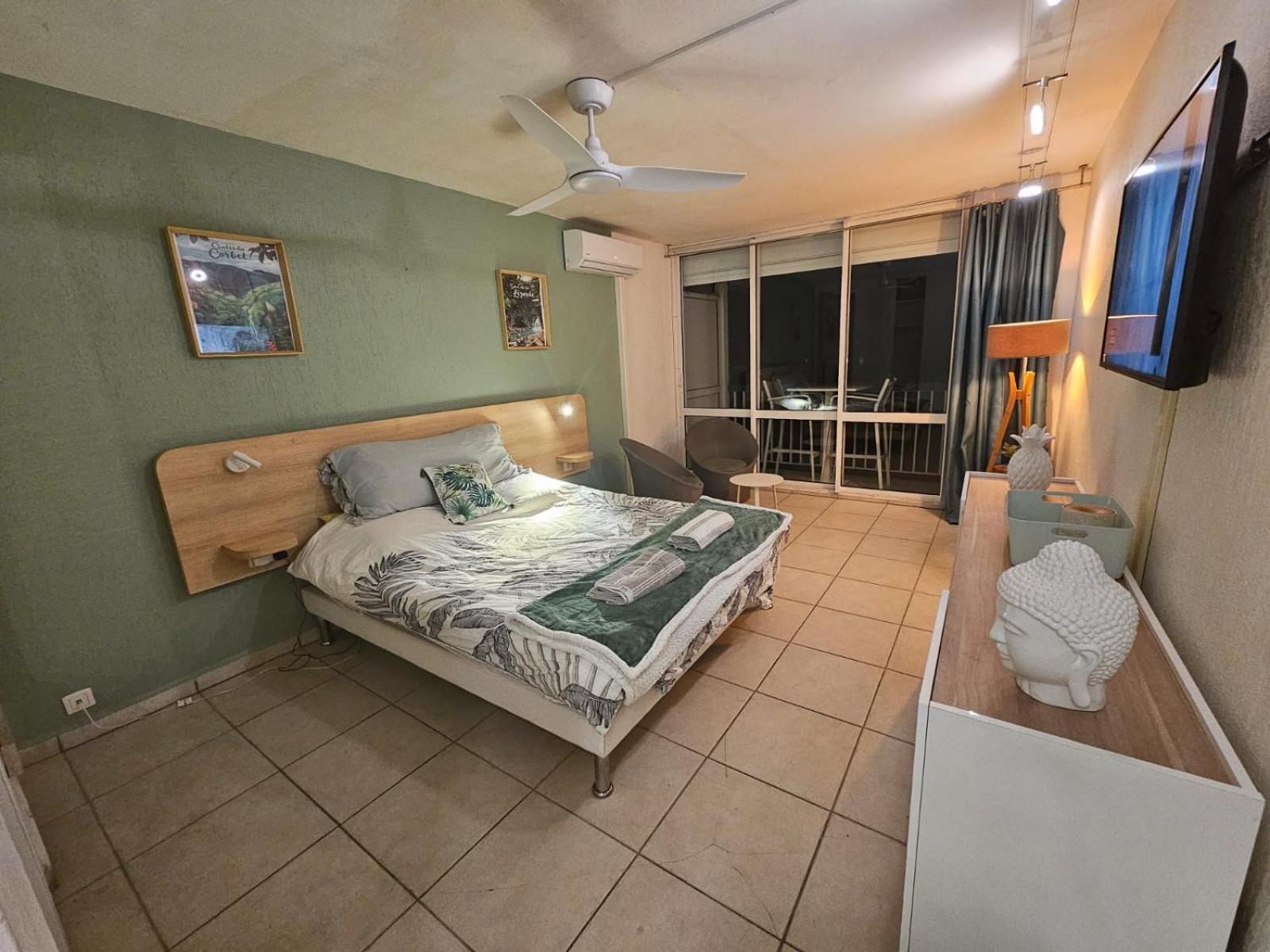 One-Bedroom Apartment - Photo 7