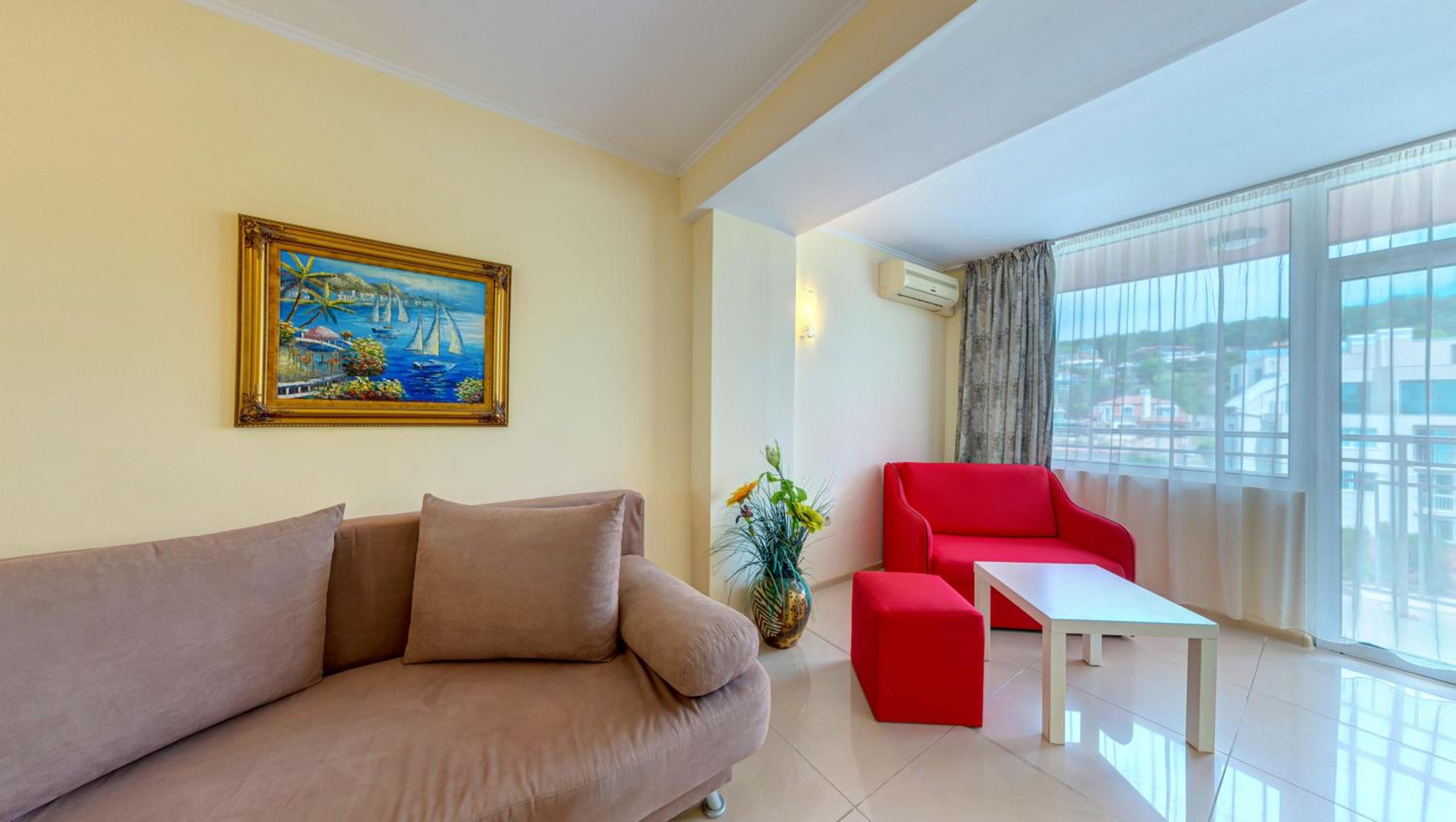 One-Bedroom Apartment with Free Parking photo 3