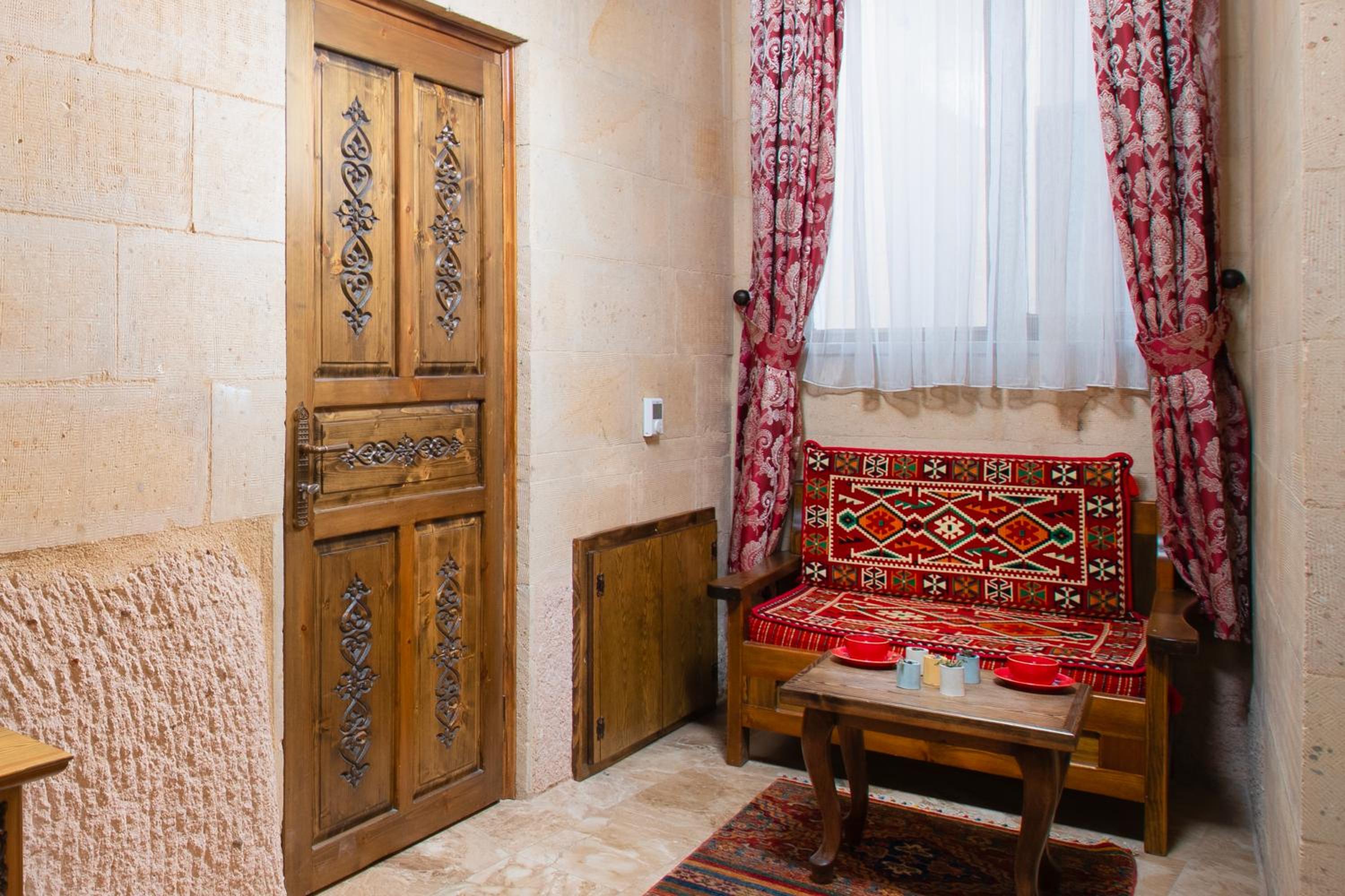 Deluxe Cave Suite - Photo 7
