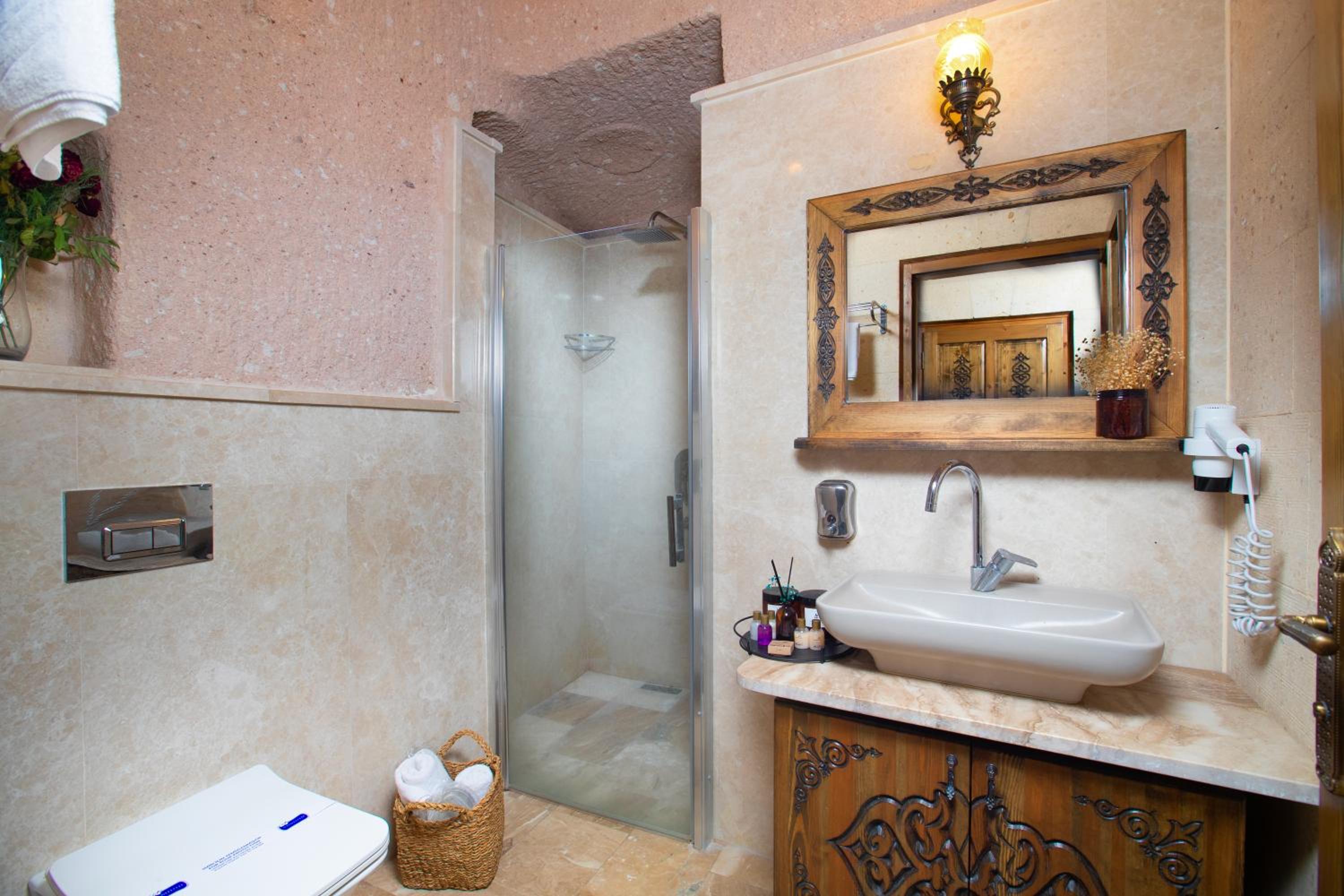Deluxe Cave Suite - Photo 4