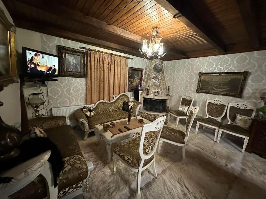 Four-Bedroom Apartment with Balcony 