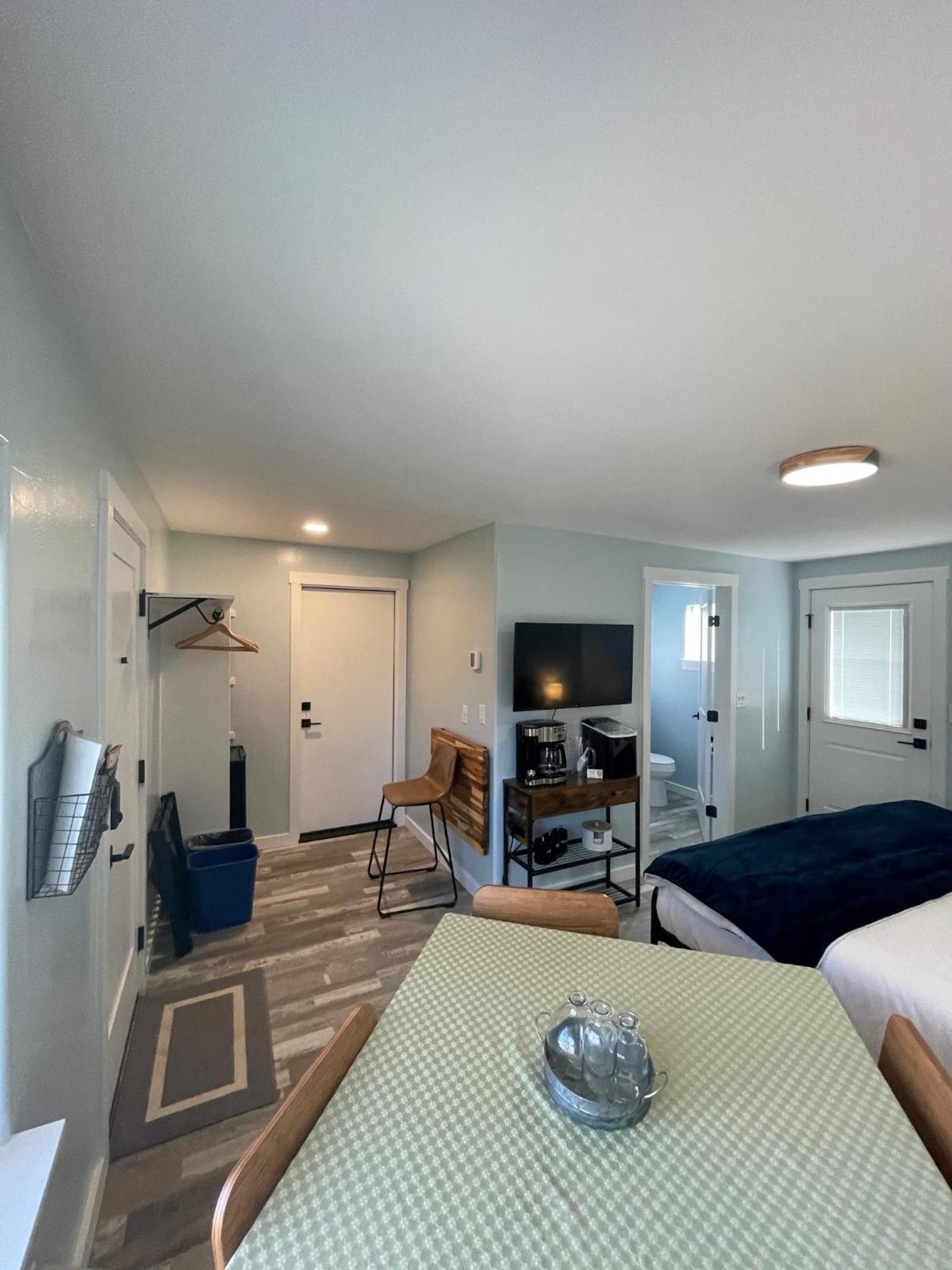 Two-Bedroom Suite - Photo 6