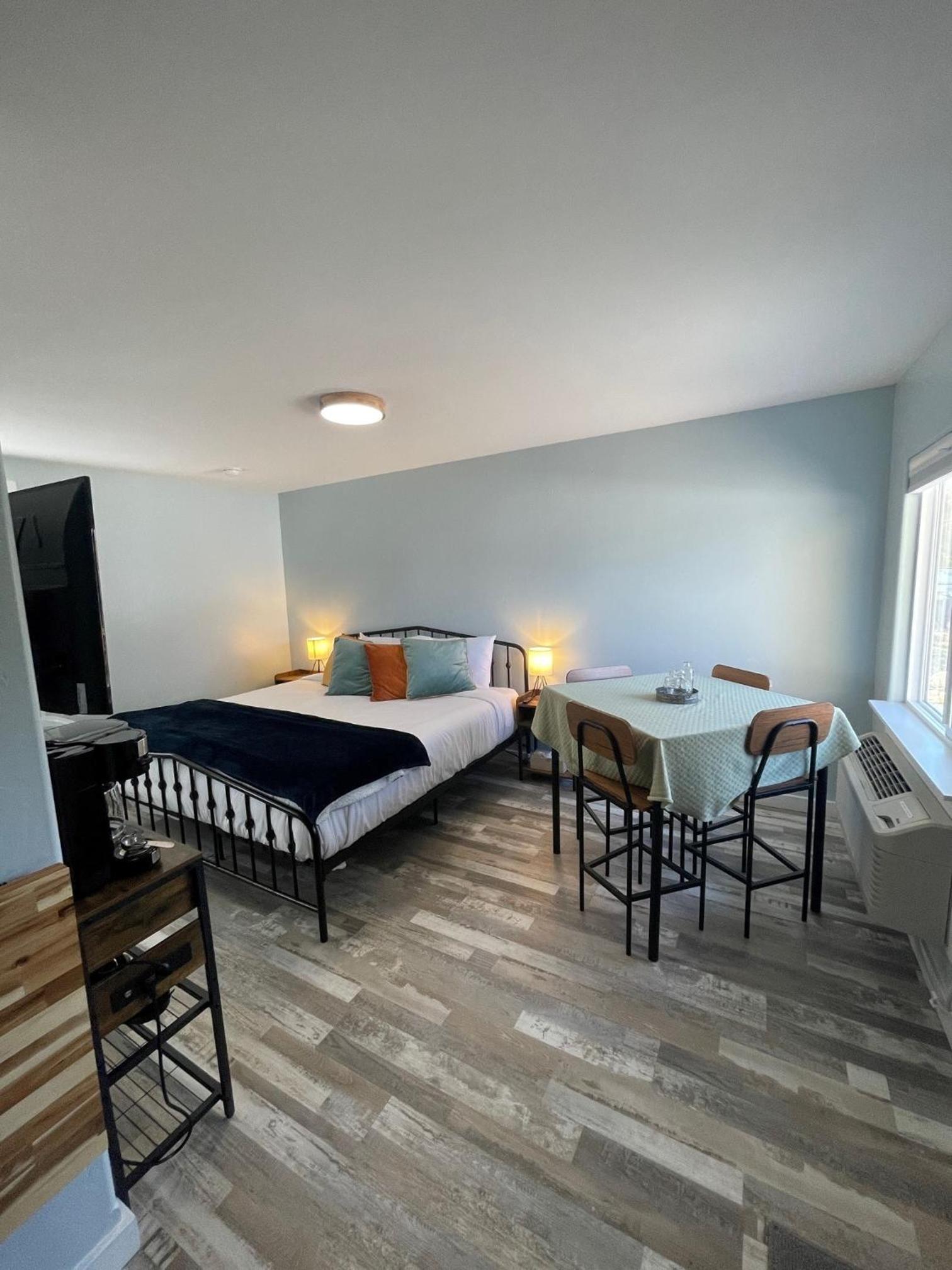 Two-Bedroom Suite - Photo 15