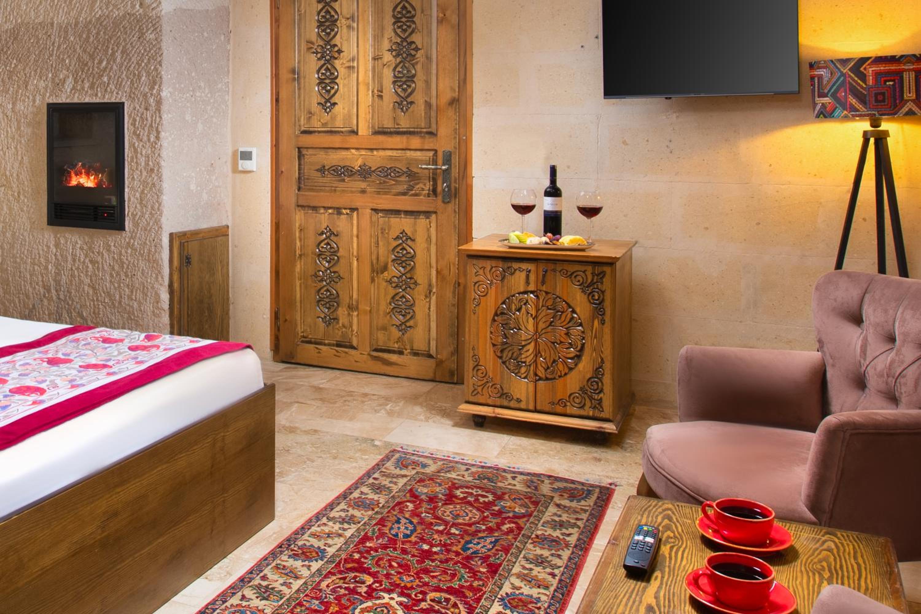 Royal Cave Suite with Jakuzzi photo 2