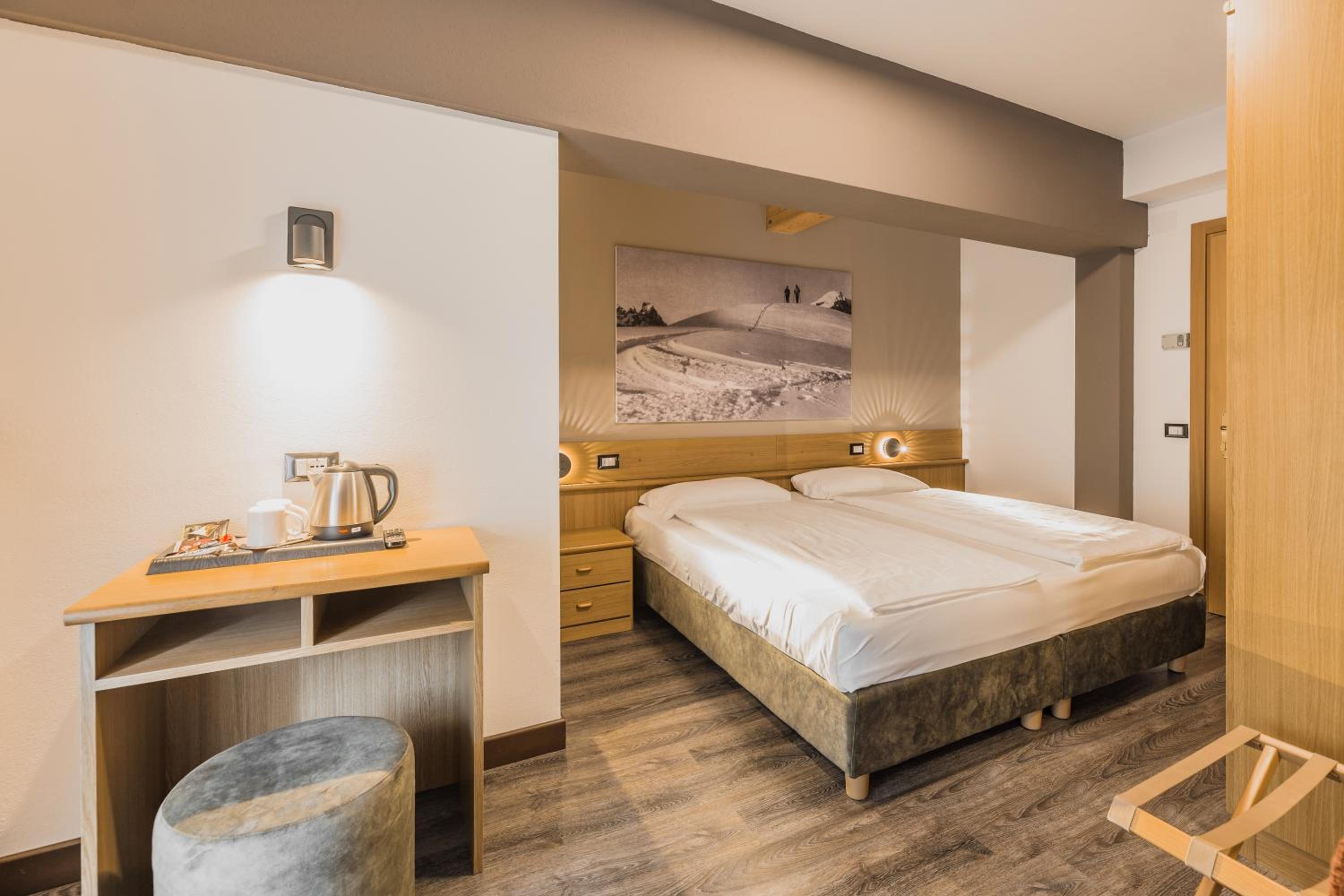 Standard Double or Twin Room photo 3
