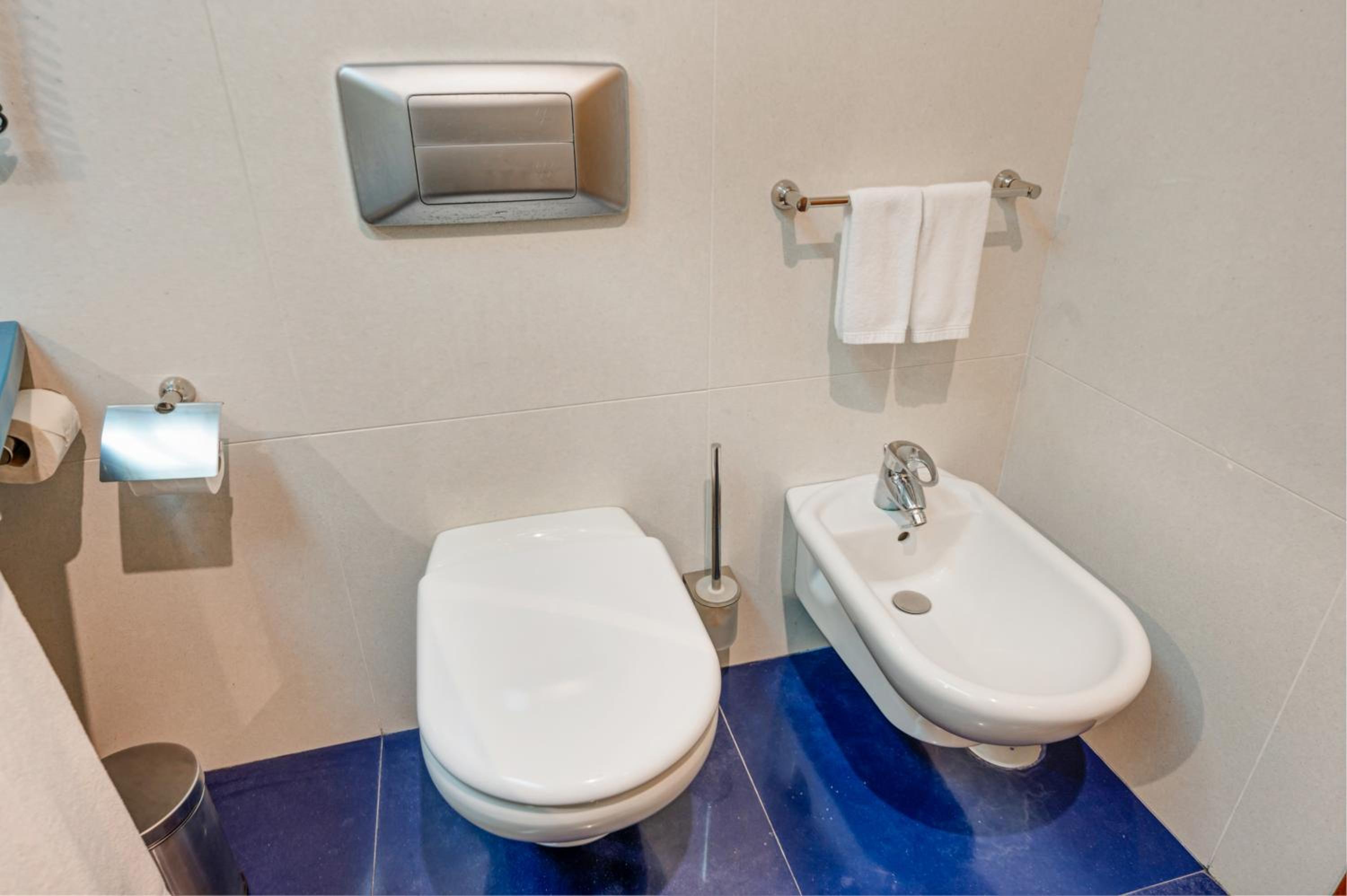 Double Room with Sea View - Photo 9