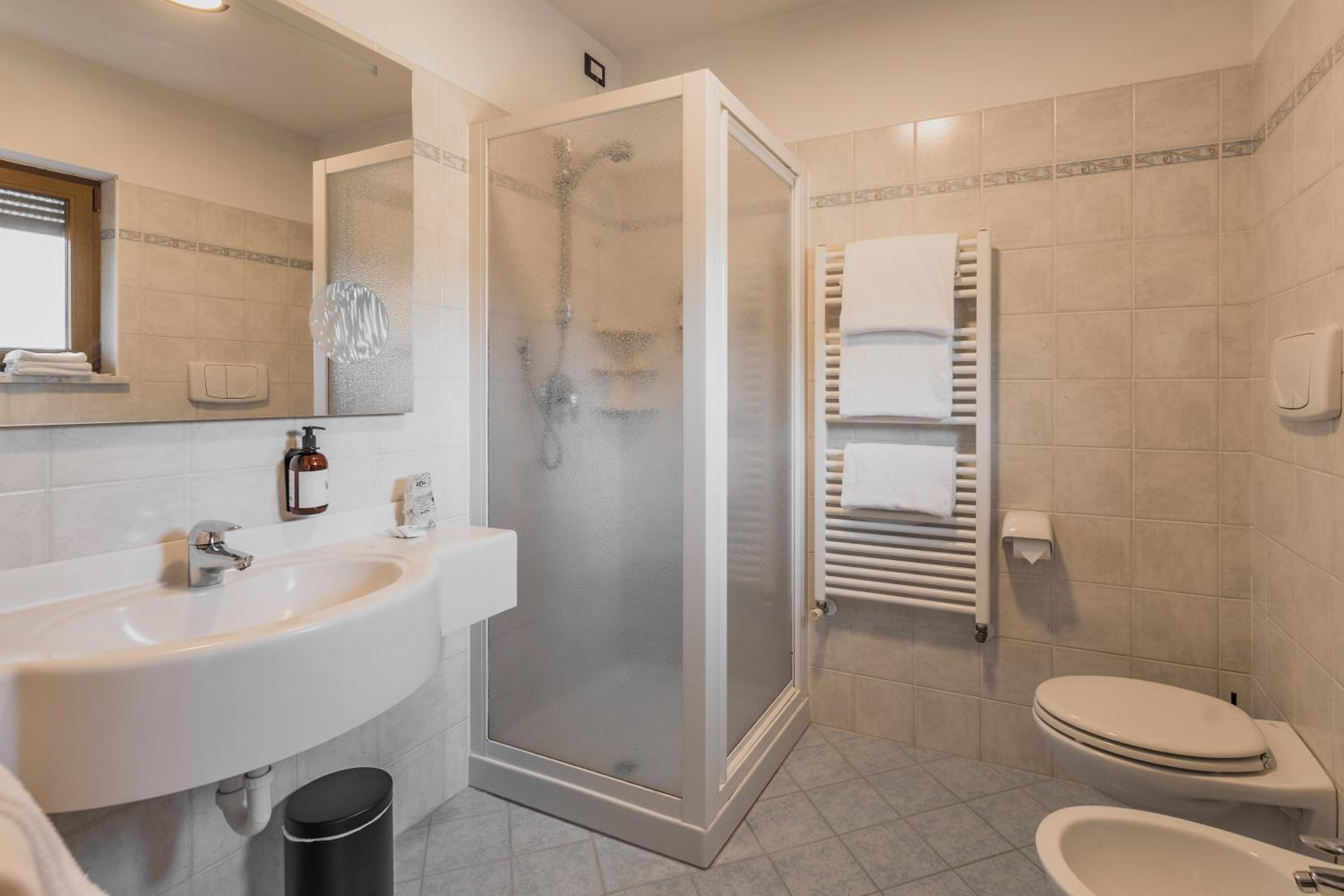 Standard Double or Twin Room photo 2