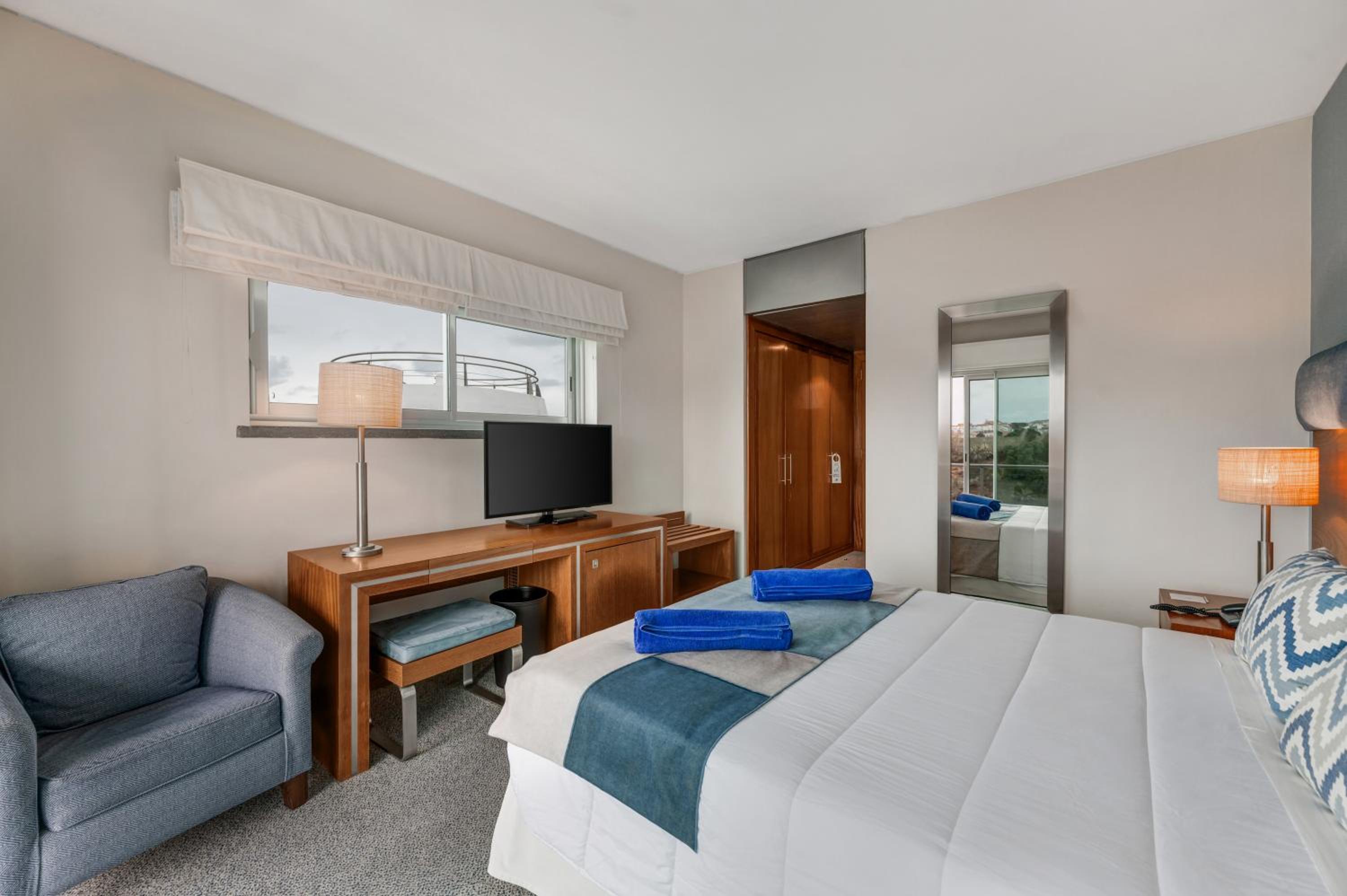 Double Room with Sea View - Photo 2