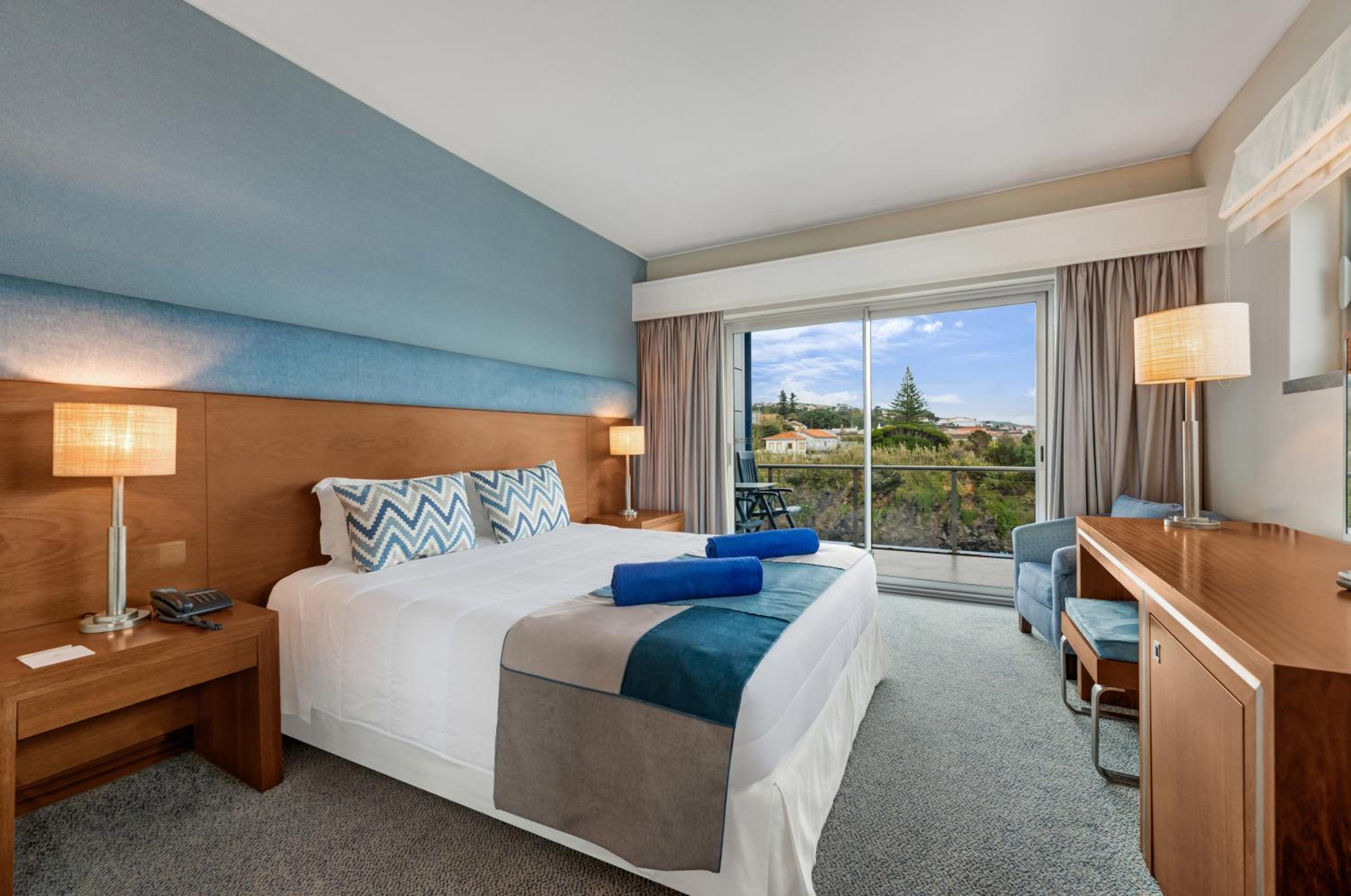 Double Room with Sea View - Photo 3