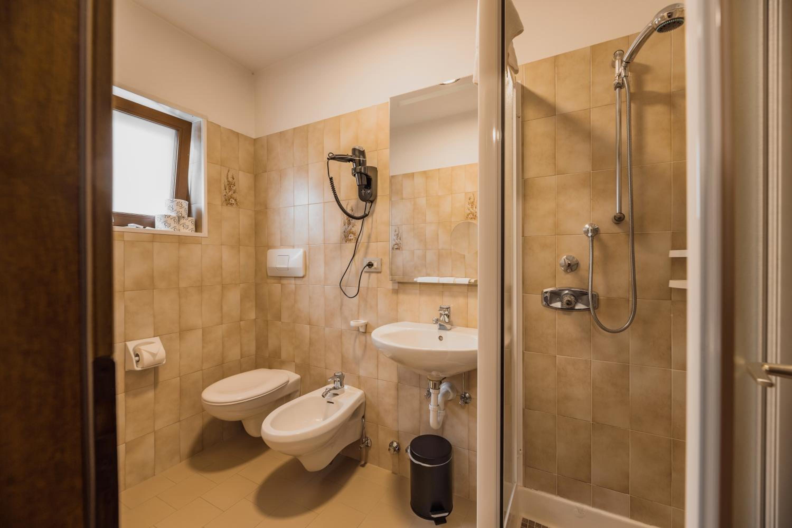 Standard Triple Room photo 2