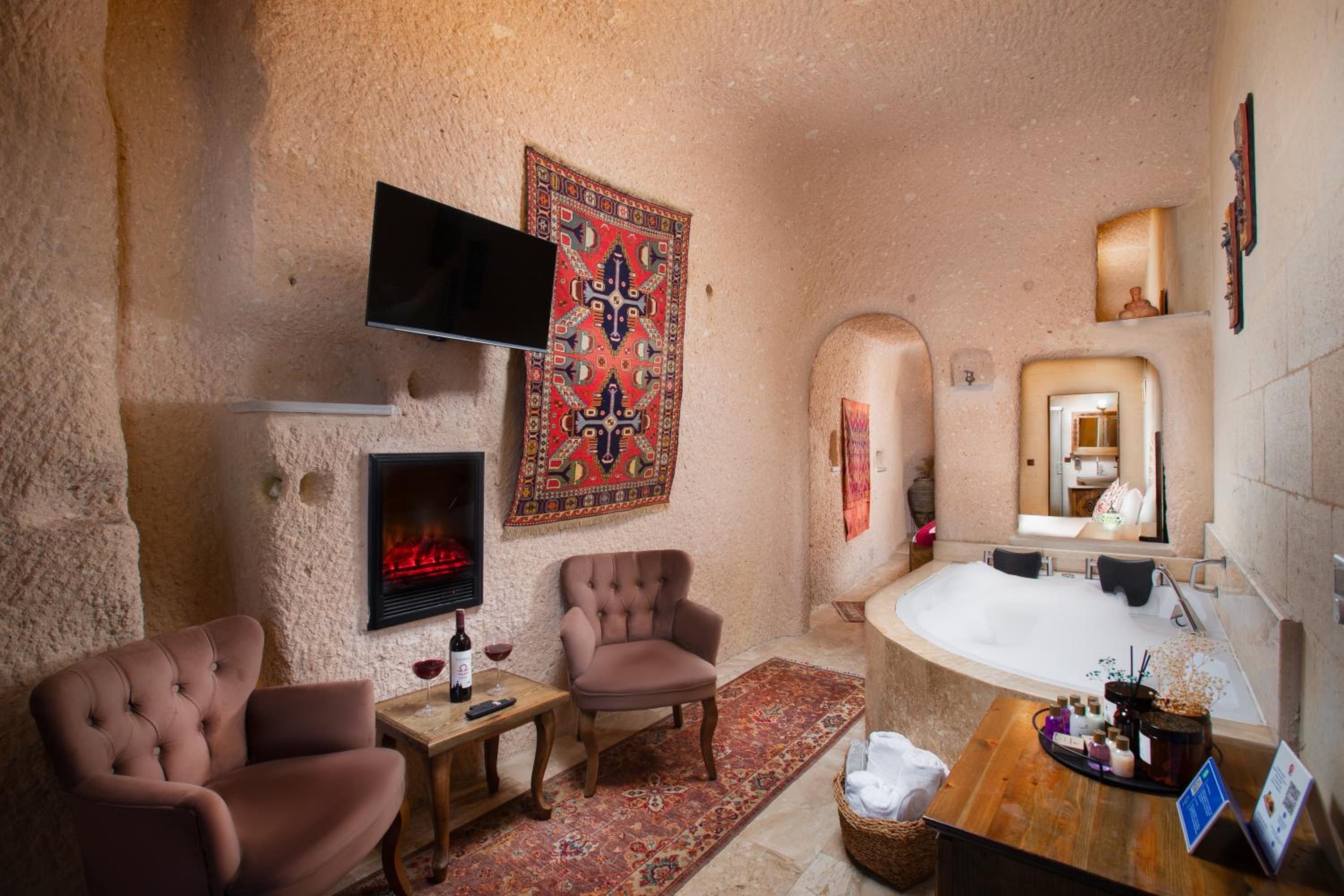 Executive Cave Suite with jacuzzi - Photo 2