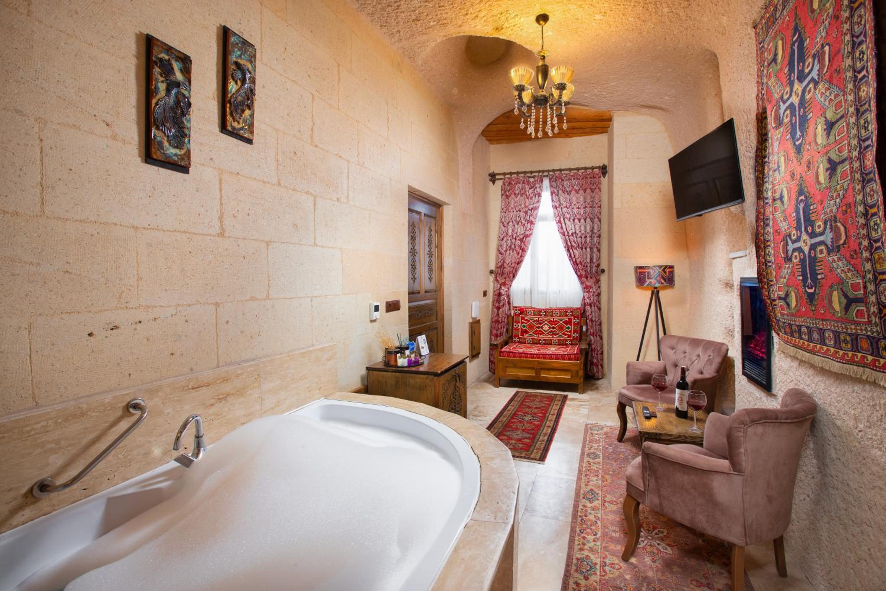 Executive Cave Suite with jacuzzi - Photo 8