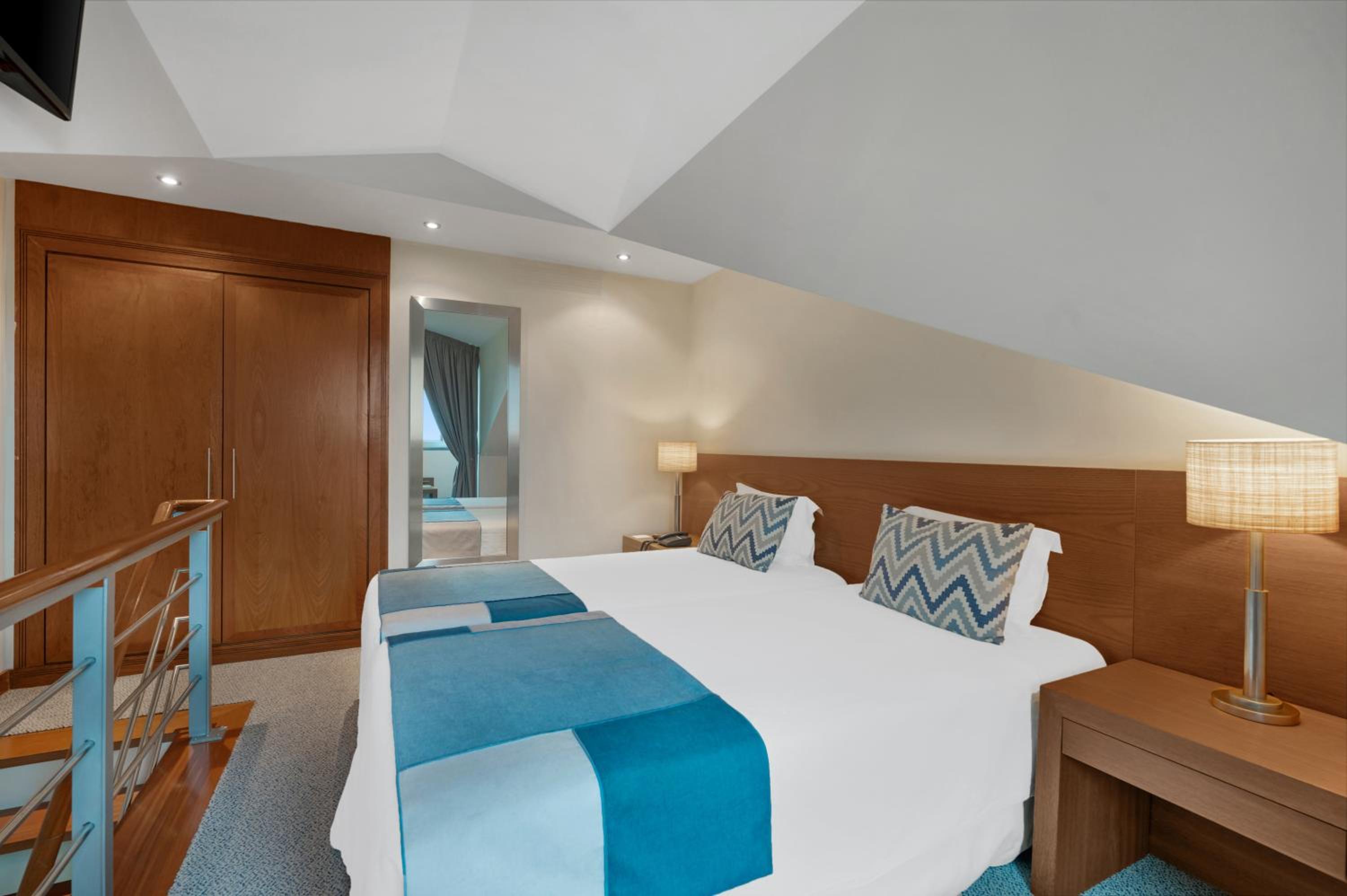 Twin Junior Suite with Garden View - Photo 3