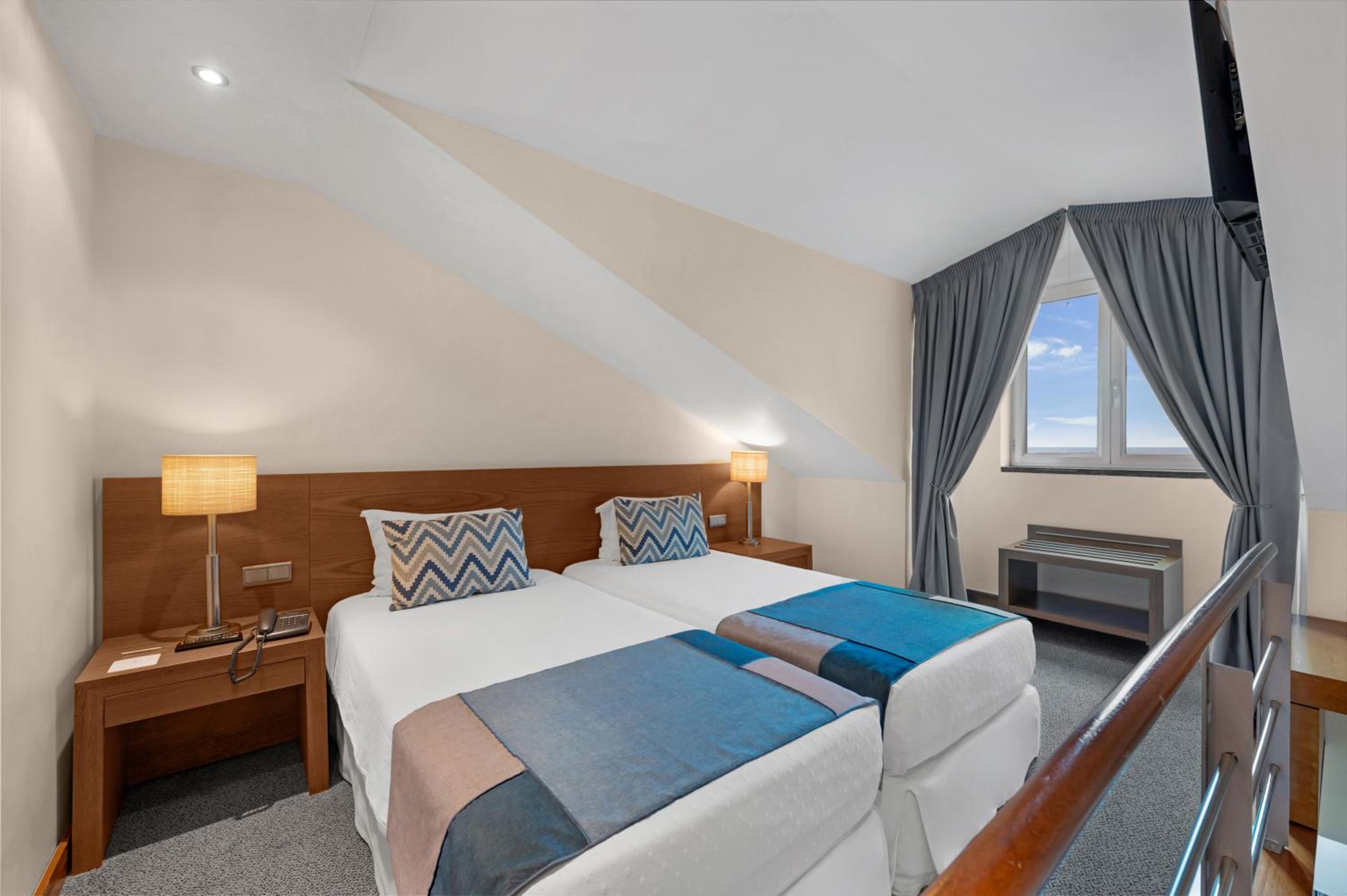 Twin Junior Suite with Garden View - Photo 4