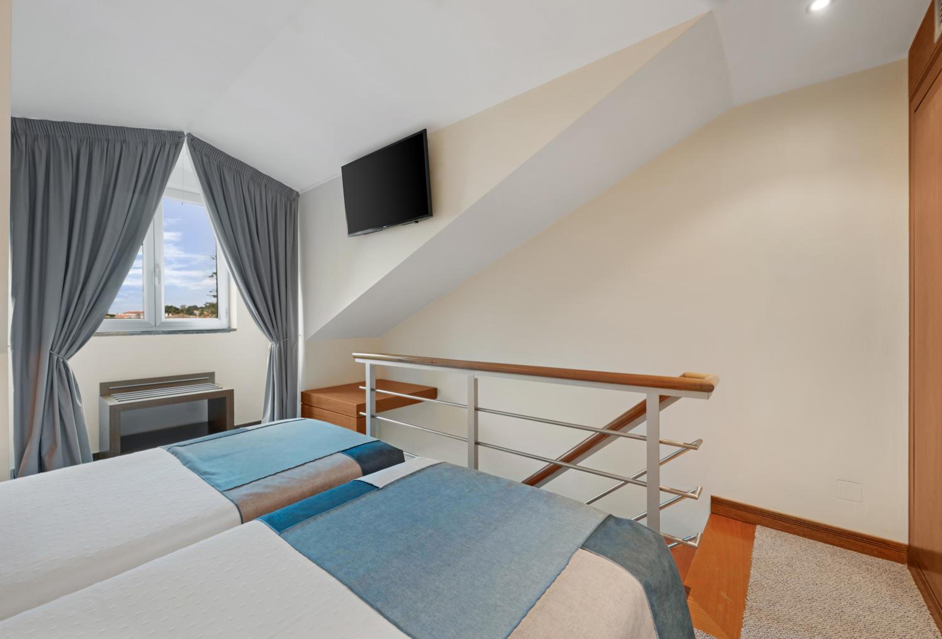 Twin Junior Suite with Garden View - Photo 1