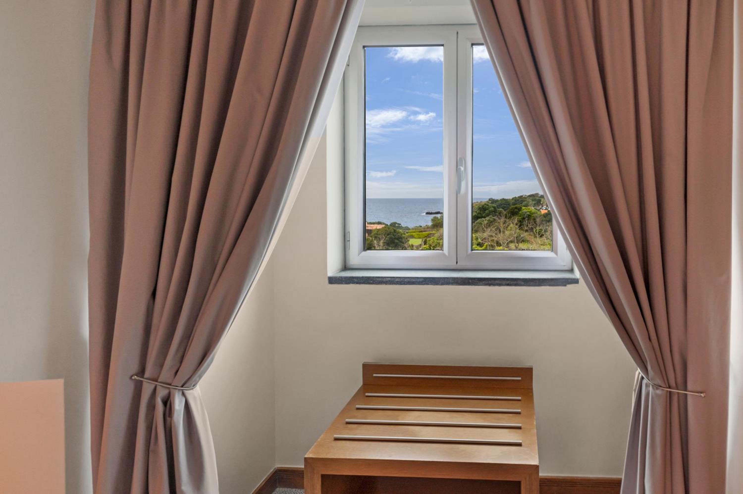 Twin Junior Suite with Garden View - Photo 7