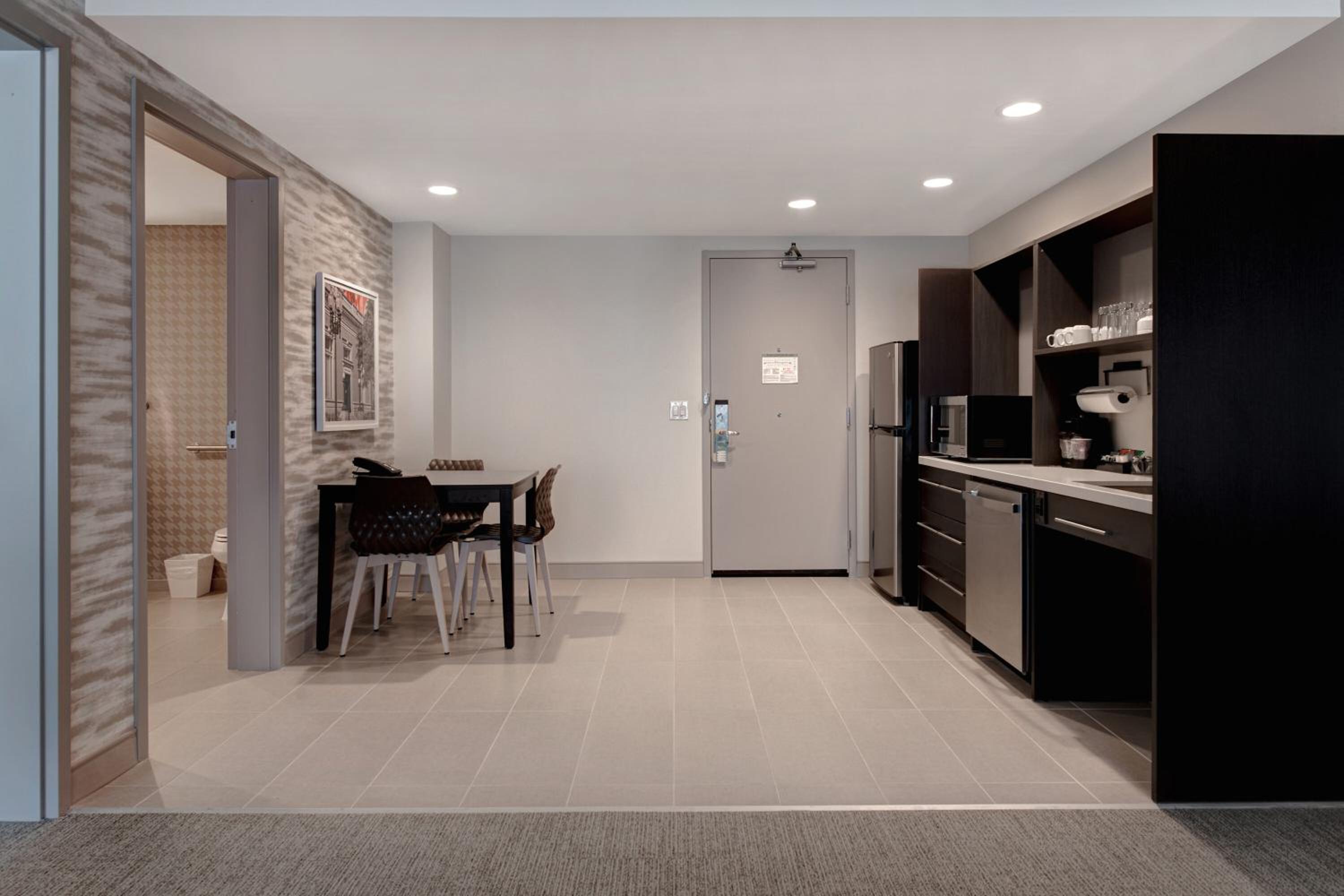 One-Bedroom King Suite - Photo 6