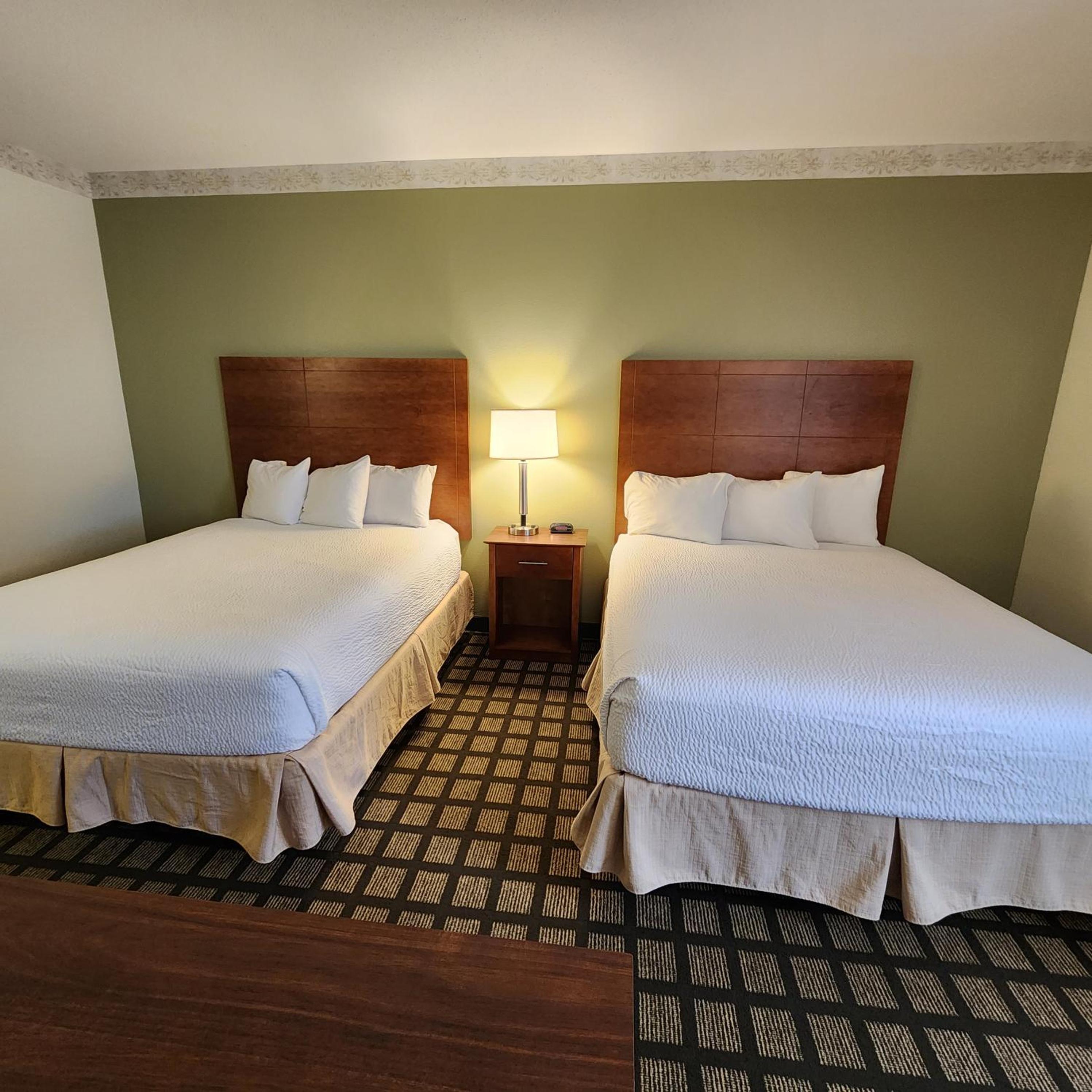 Queen Room with Two Queen Beds - Non-Smoking photo 1