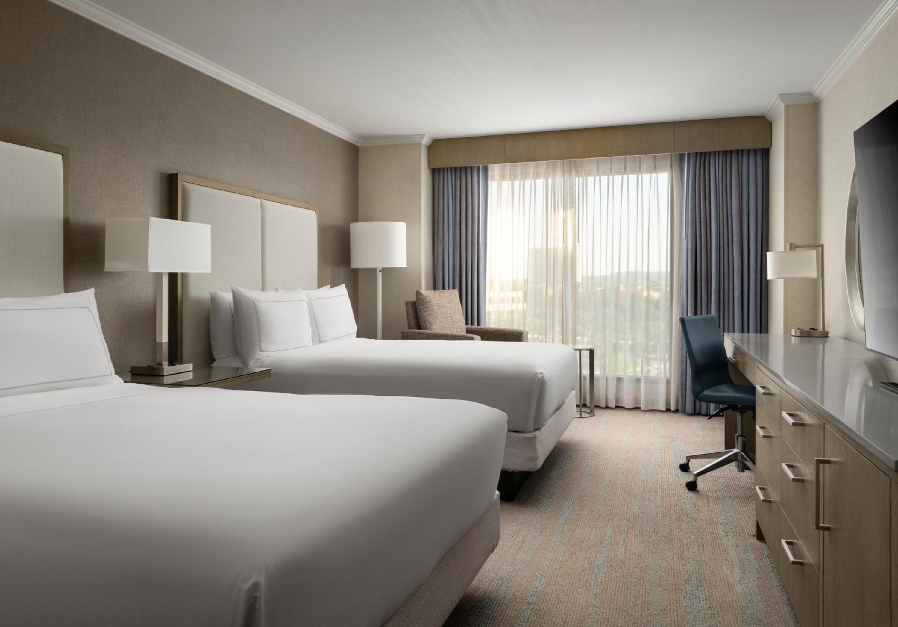 Queen Room with Two Queen Beds - Non-Smoking - Photo 1