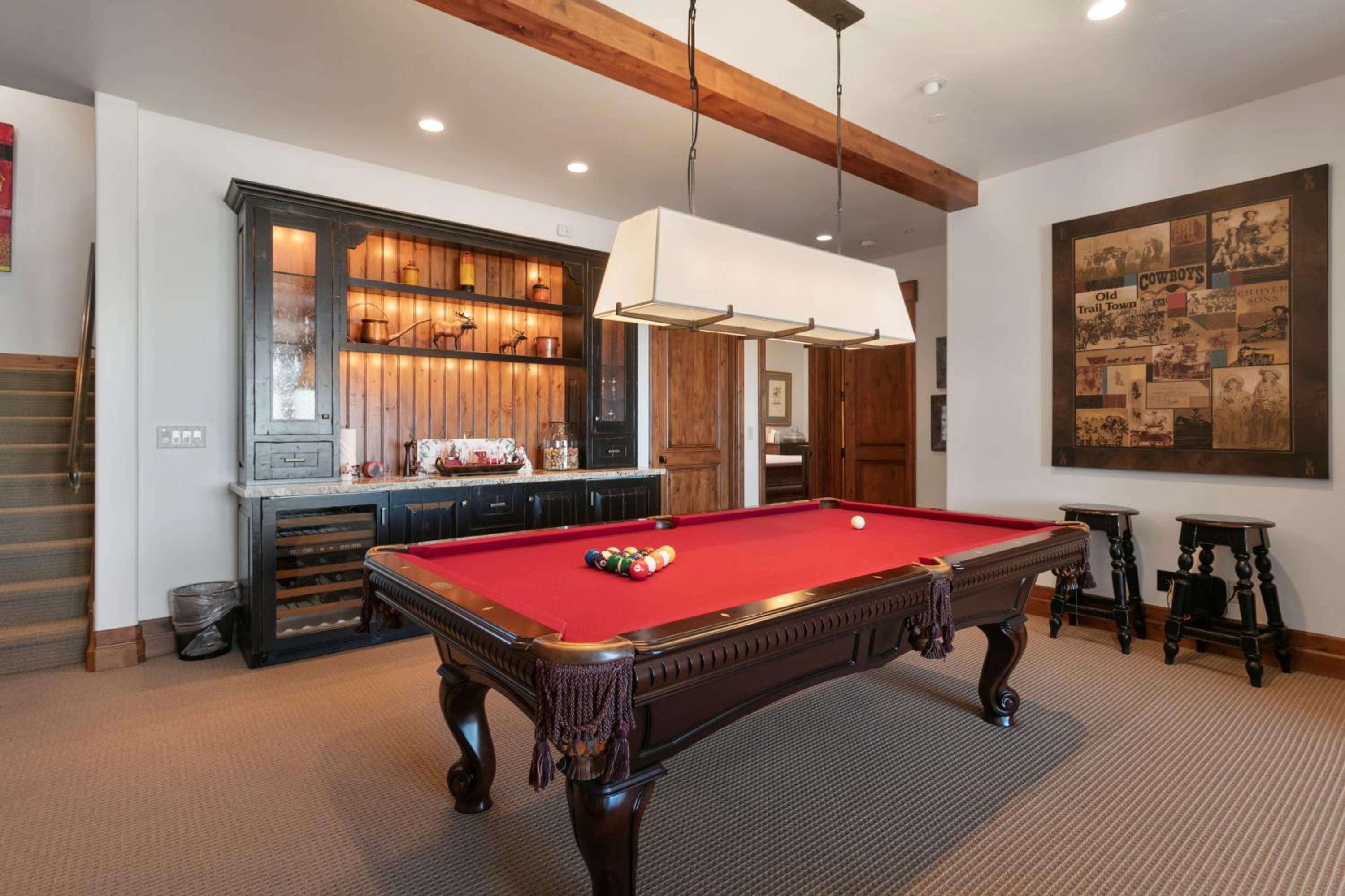 Five-Bedroom House photo 2