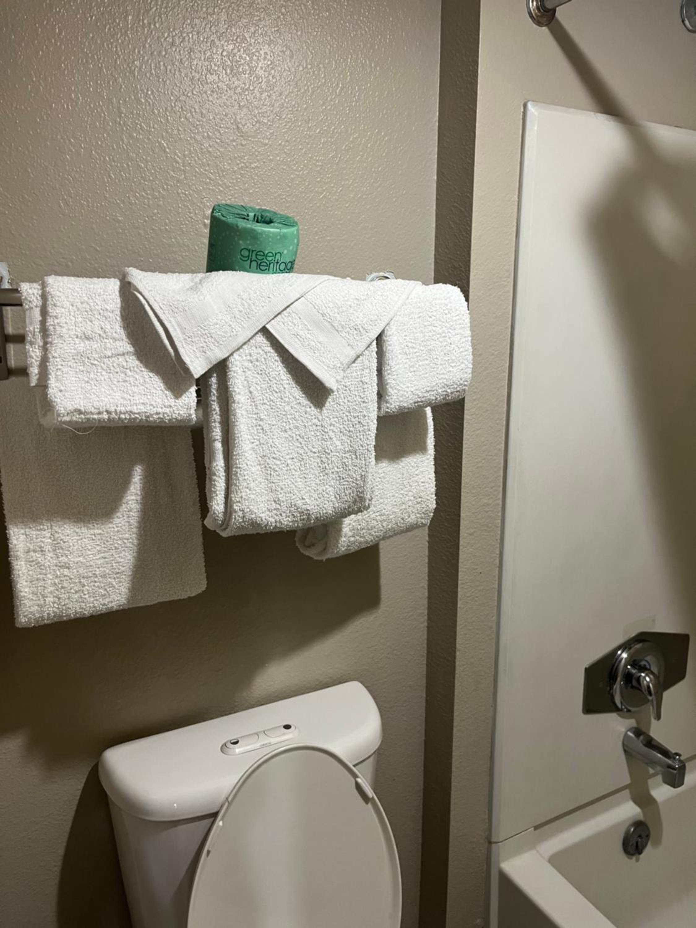 Hallmark Inn and Suites, Photo 4
