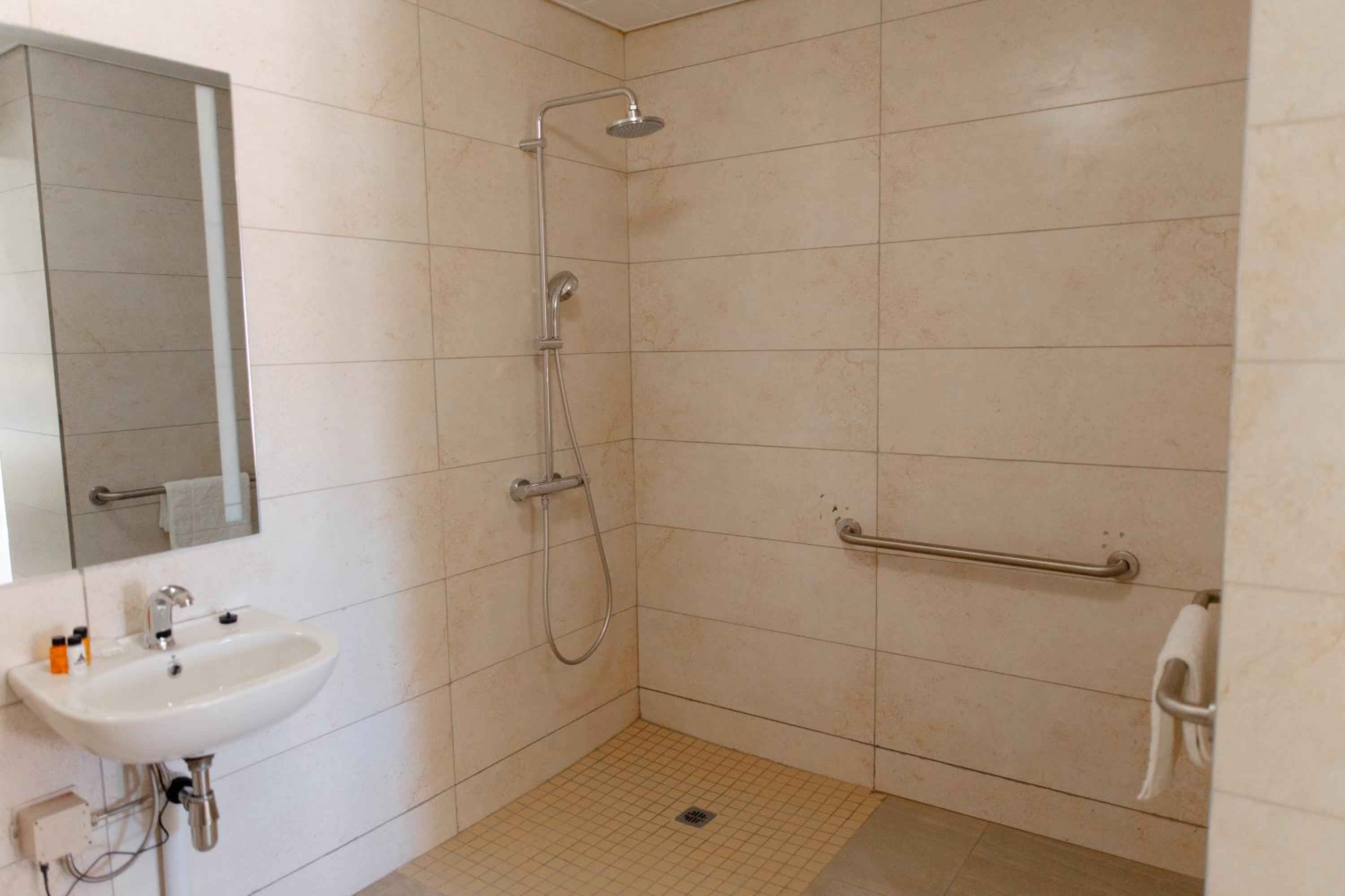 Double Room - Disability Access photo 3