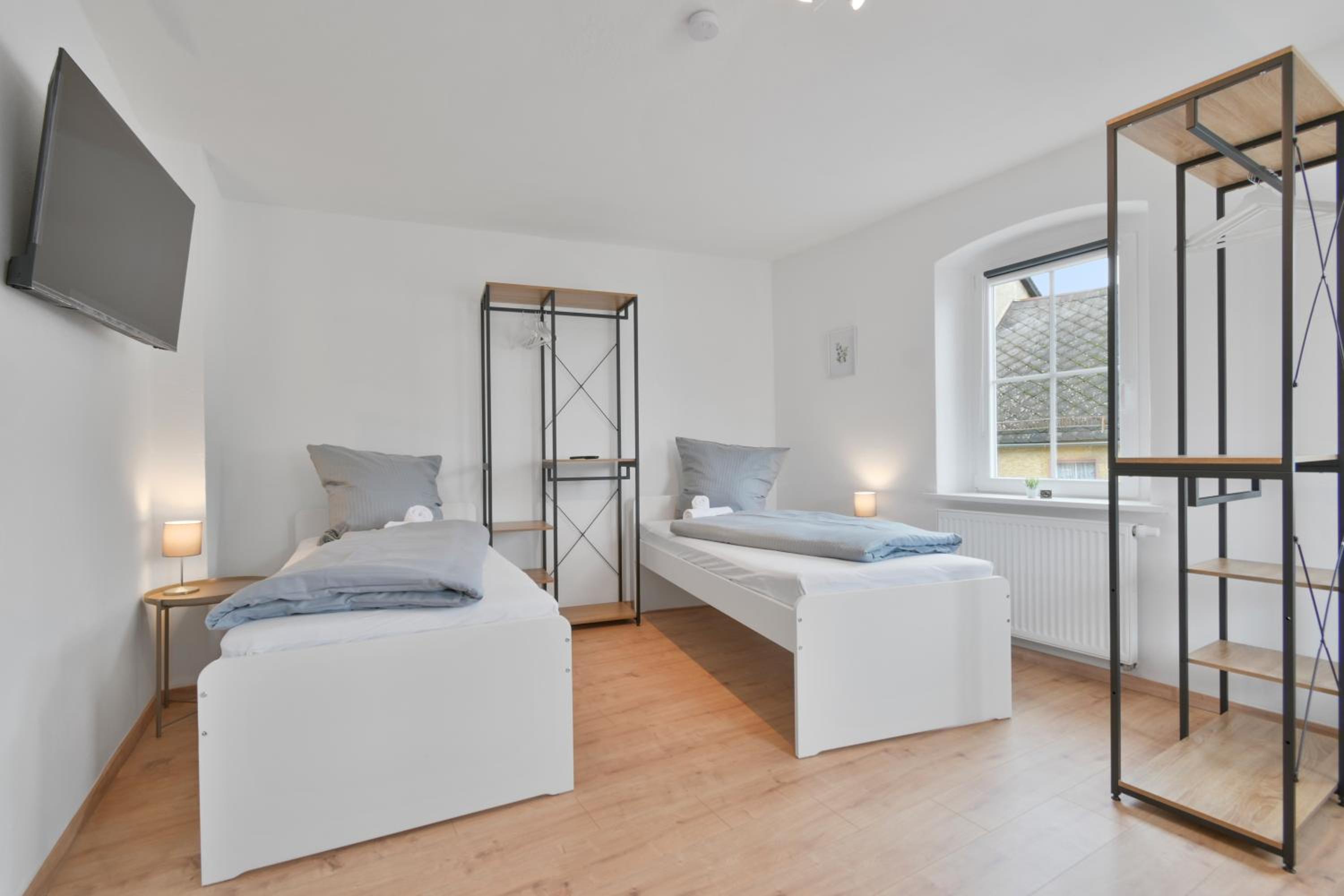 Five-Bedroom House photo 1