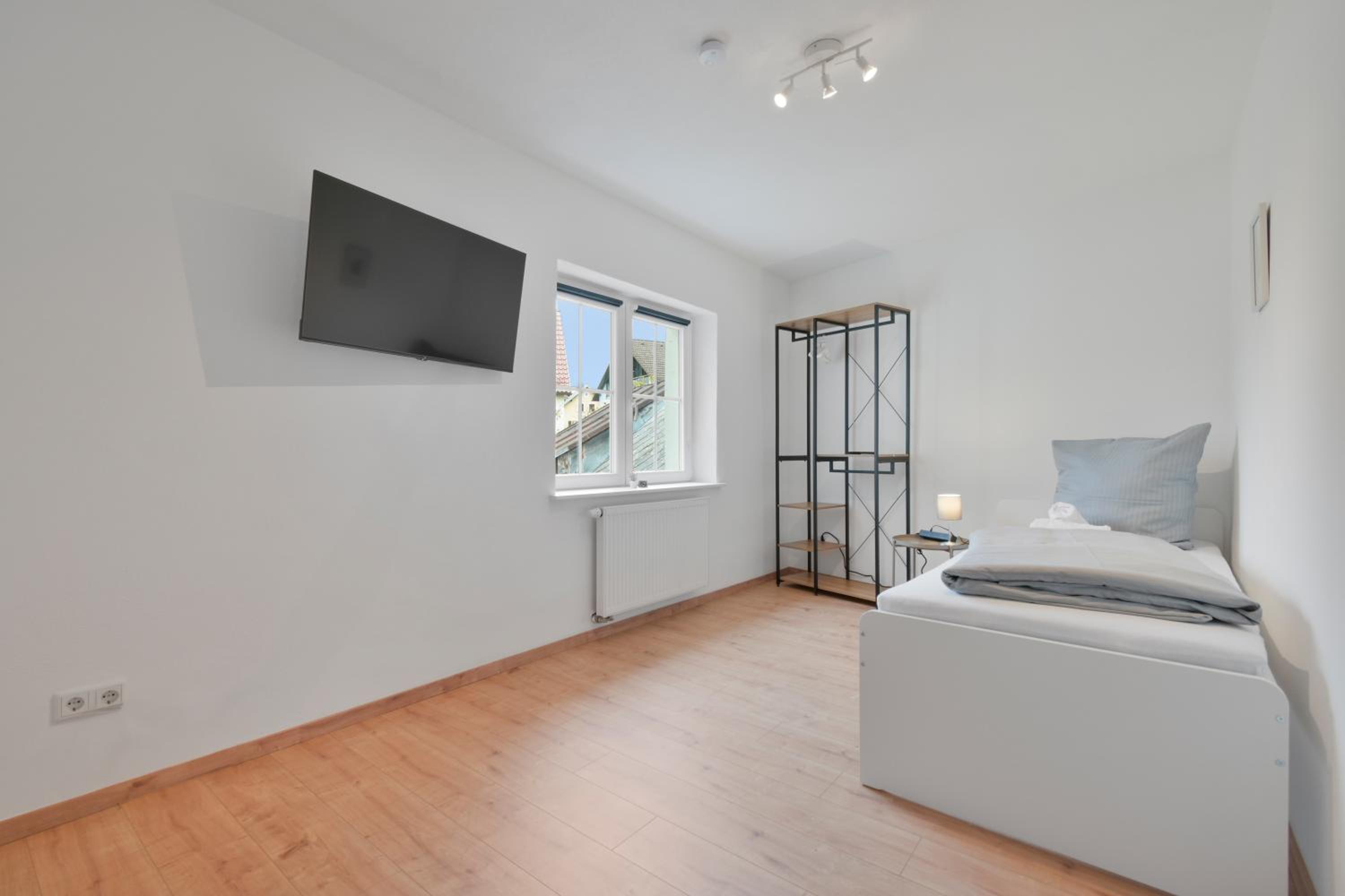 Five-Bedroom House photo 2