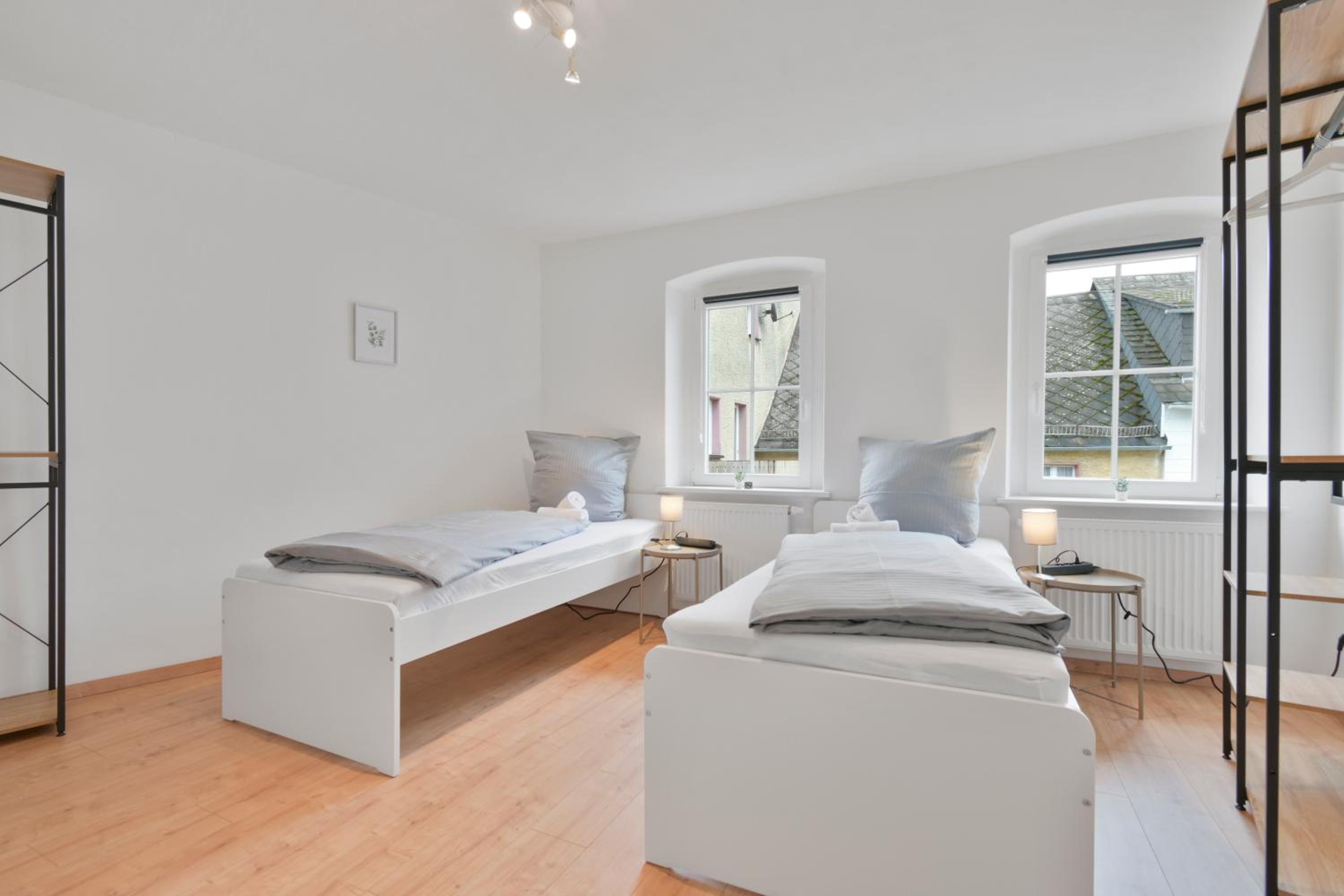 Five-Bedroom House photo 3