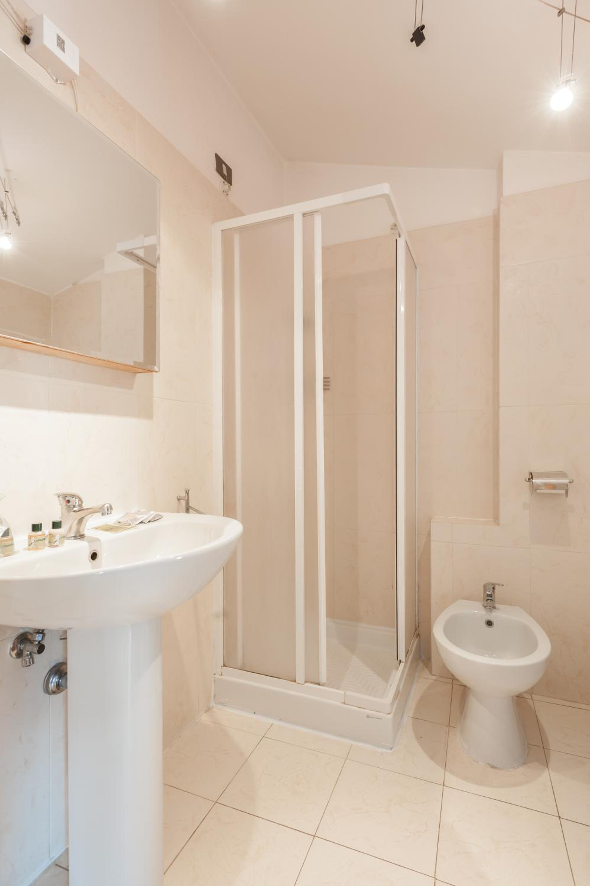 Comfort Triple Room with Shower photo 3