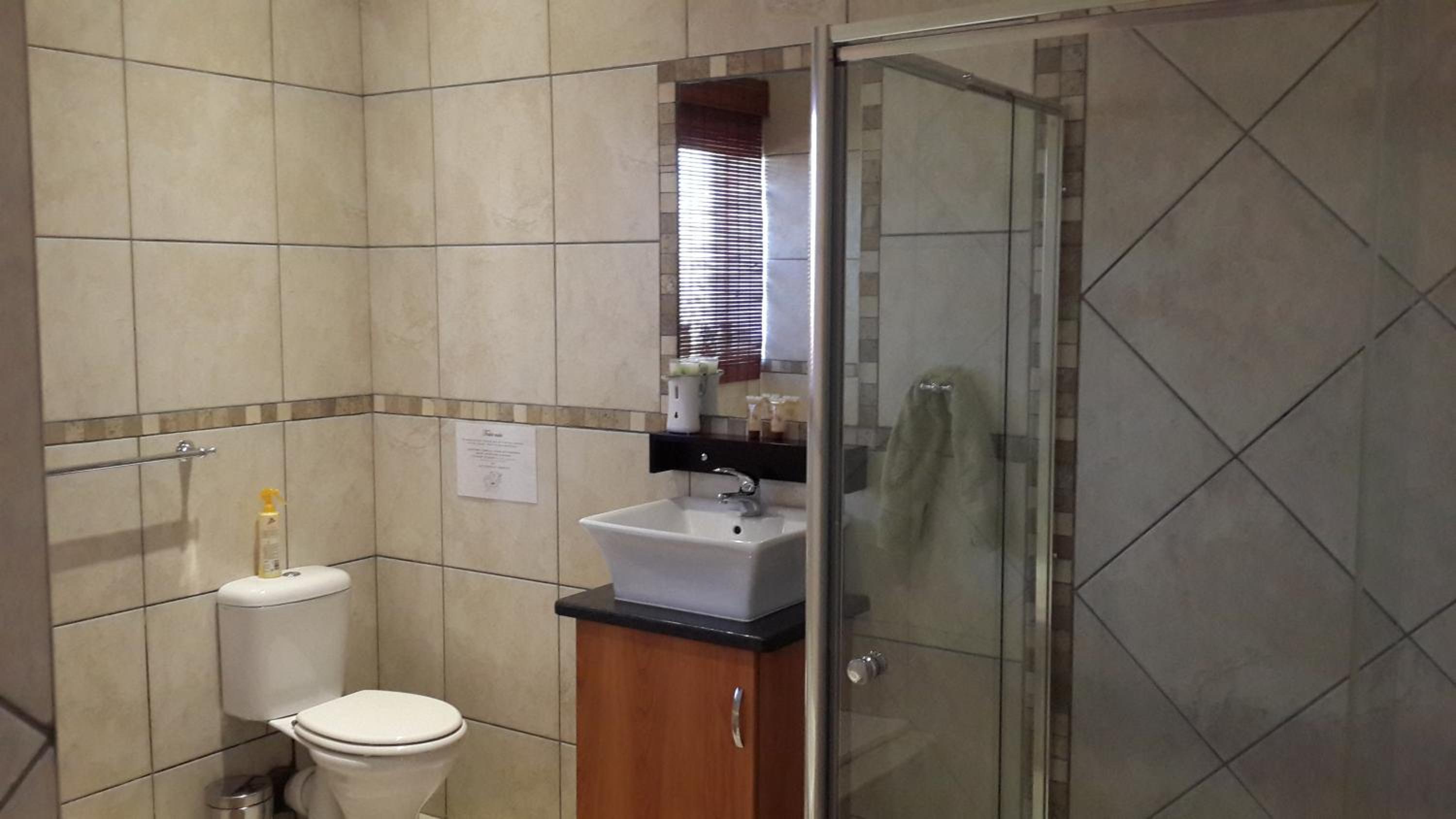 Budget Double Room - Photo 4