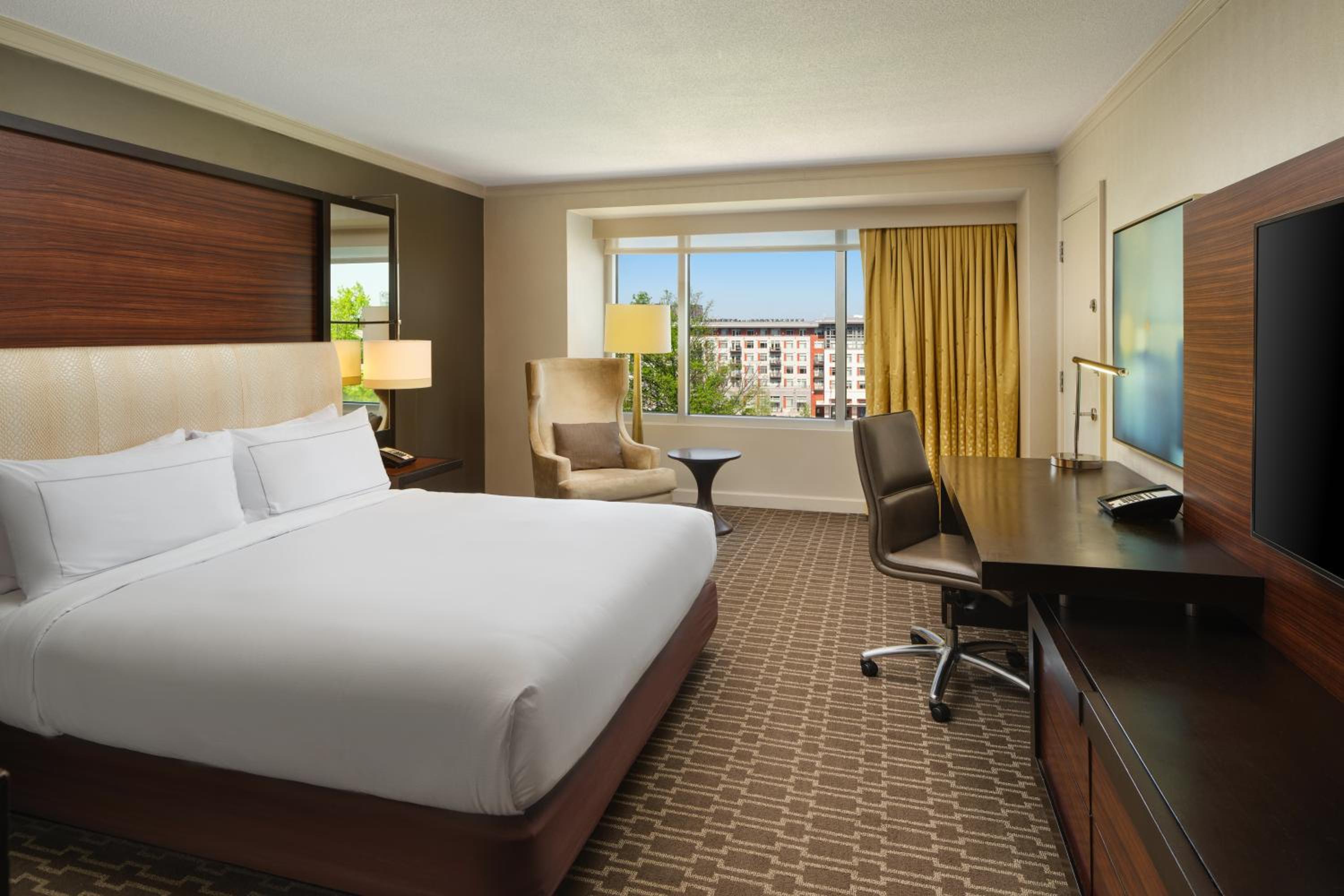 Premium King Room - High Floor - Photo 1