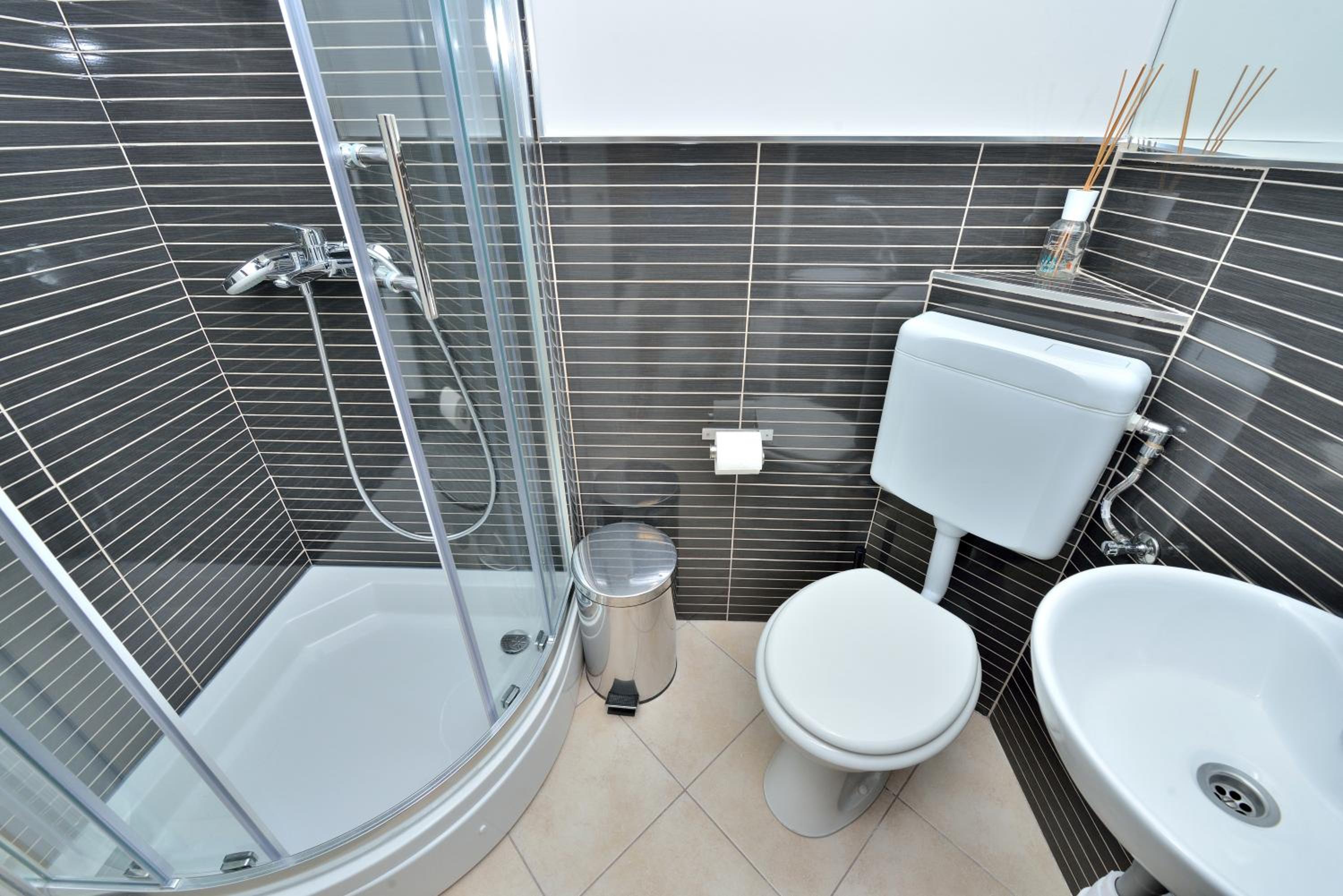 Deluxe Double Room - Photo 9