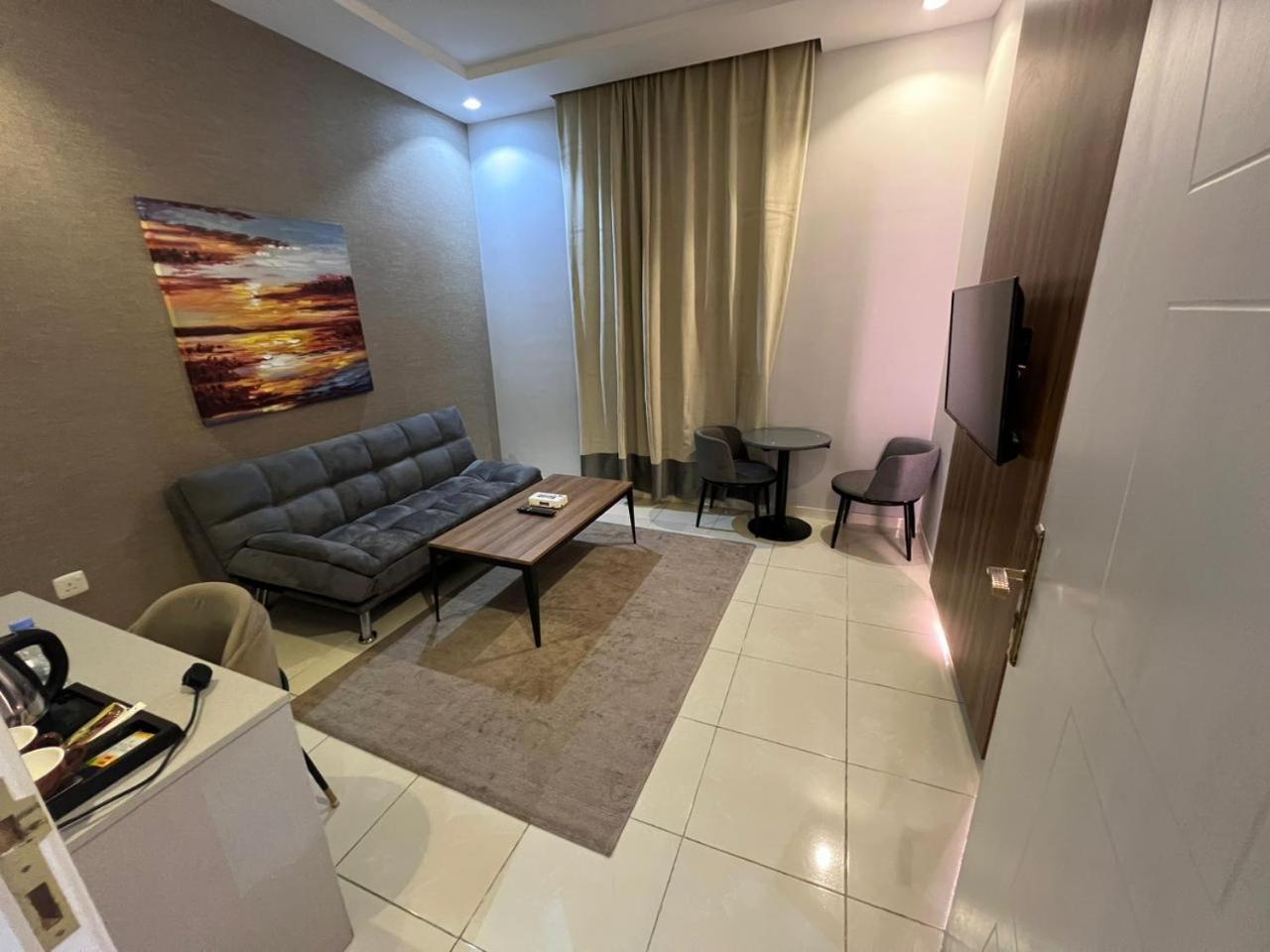 One-Bedroom Suite - Photo 1