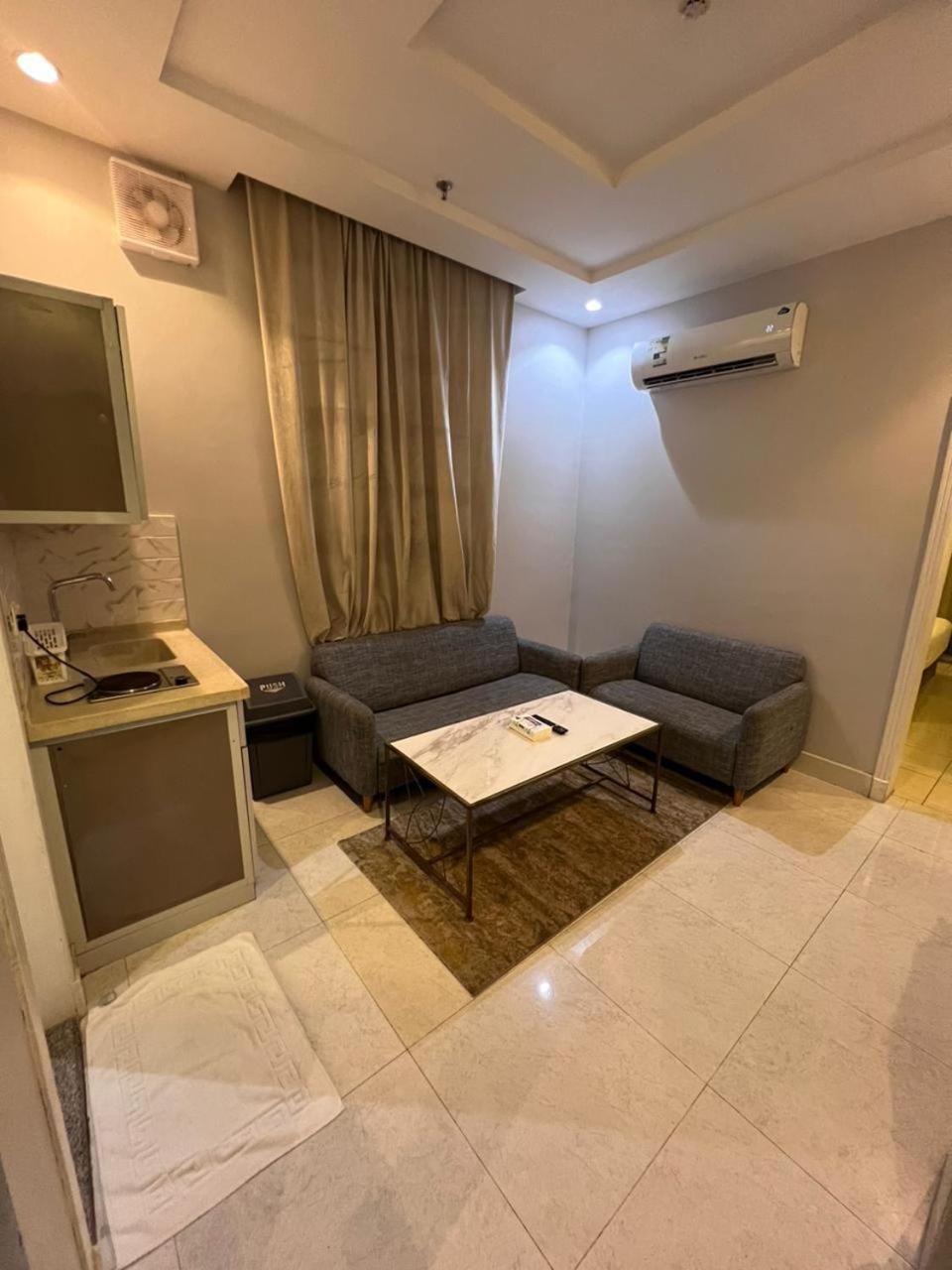 One-Bedroom Suite - Photo 8