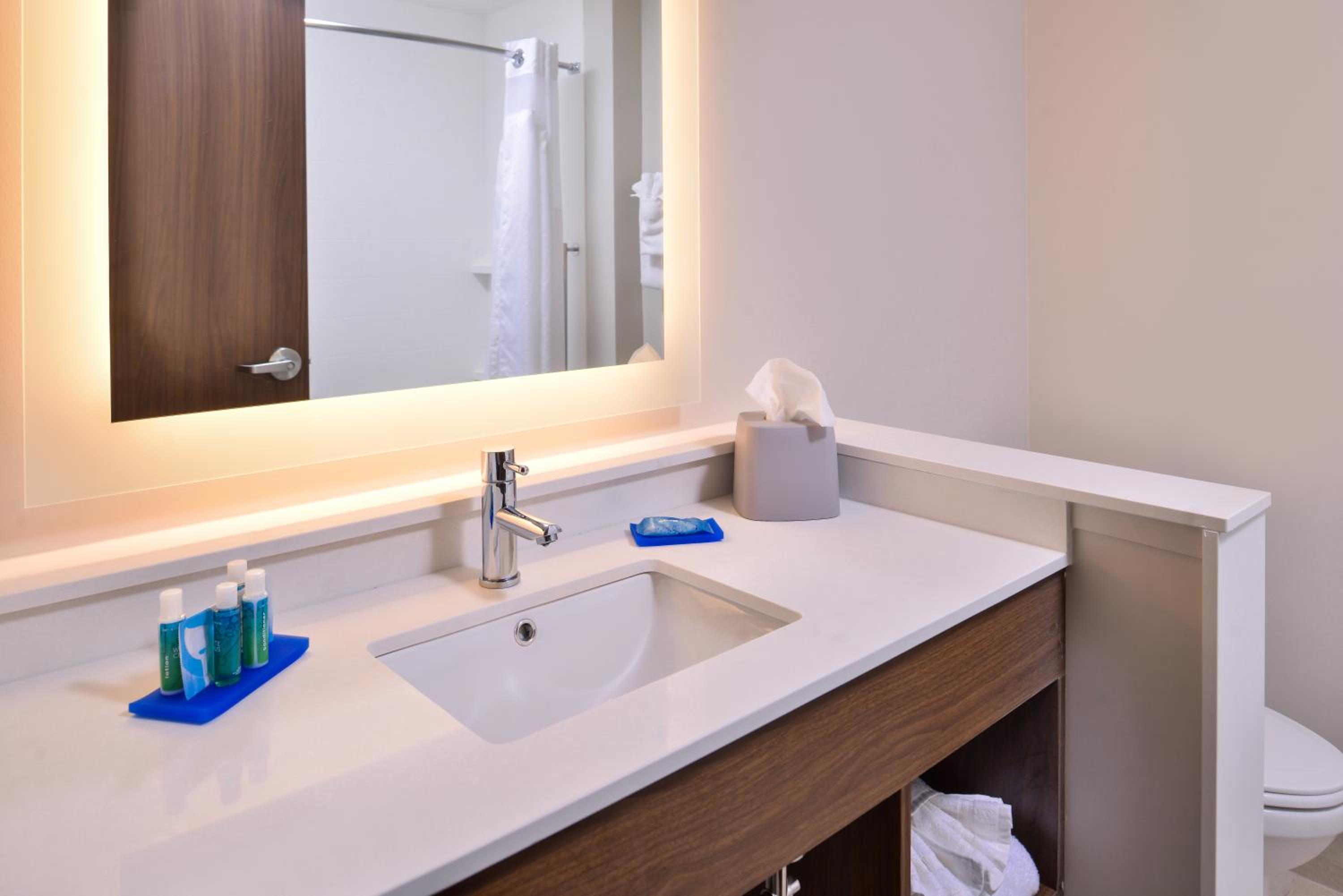 Suite with Two Queen Beds - Hearing Accessible photo 2