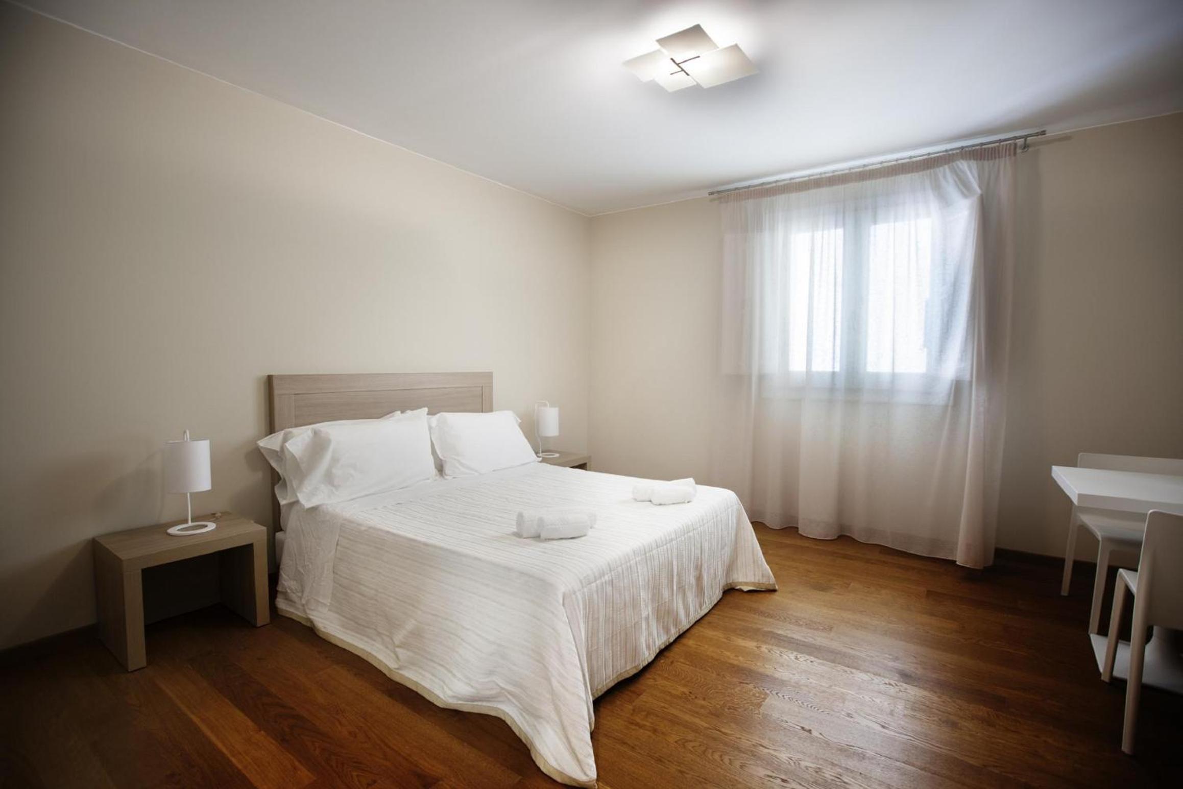Two-Bedroom Suite - Photo 4