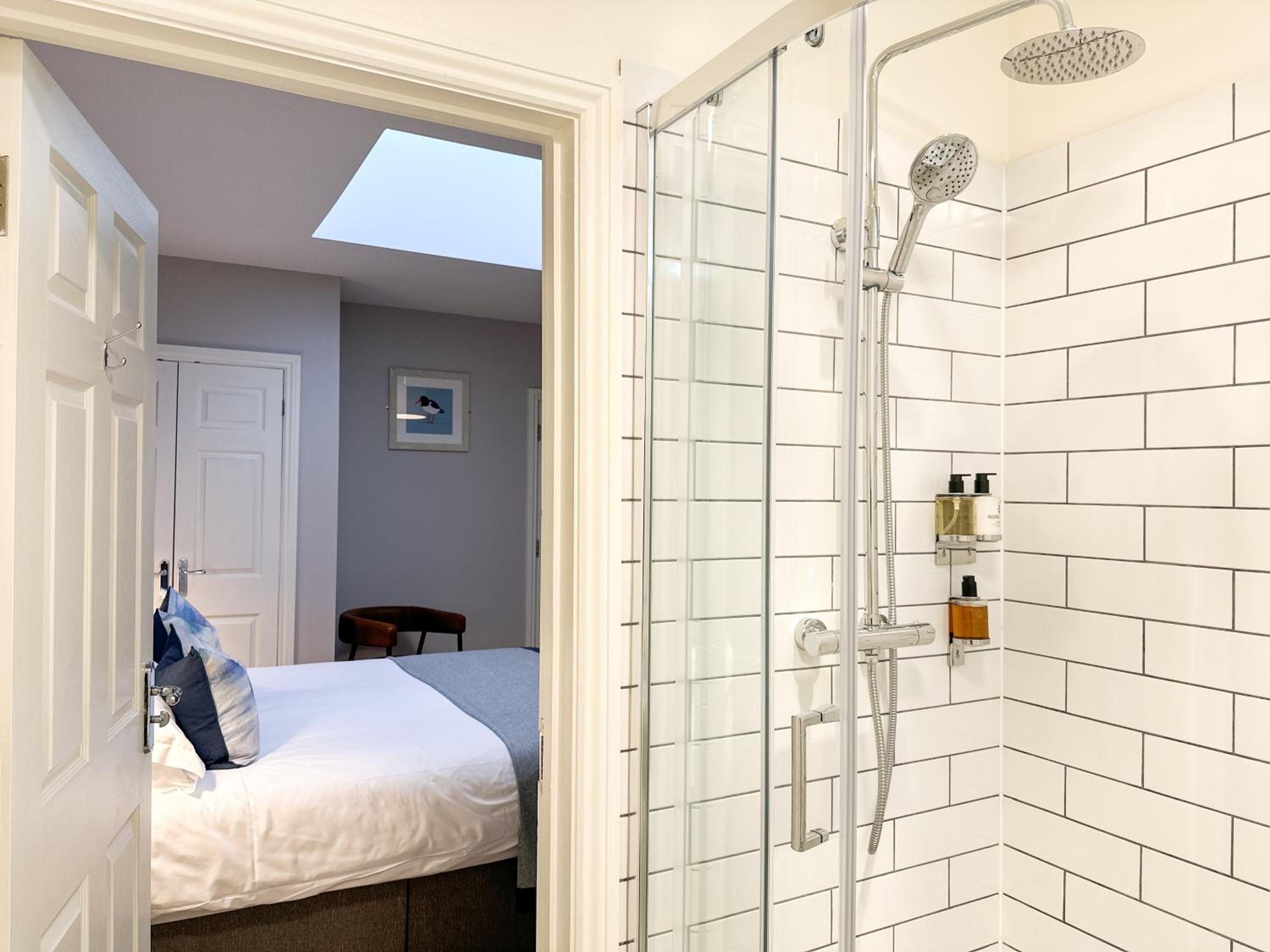 Skylight King or Twin Room photo 3