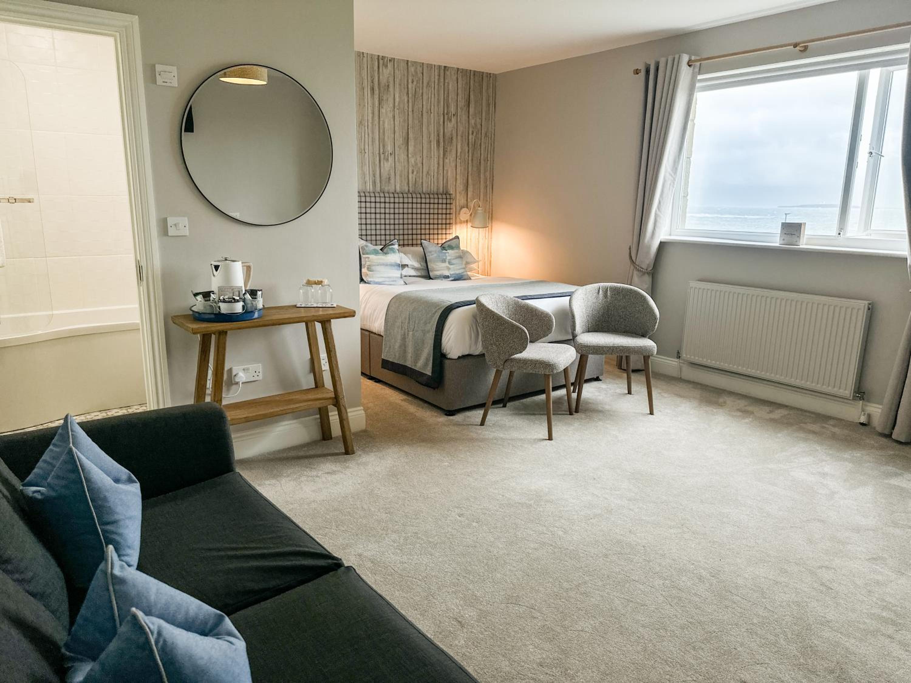 Deluxe Sea View Room with Double Sofa photo 2