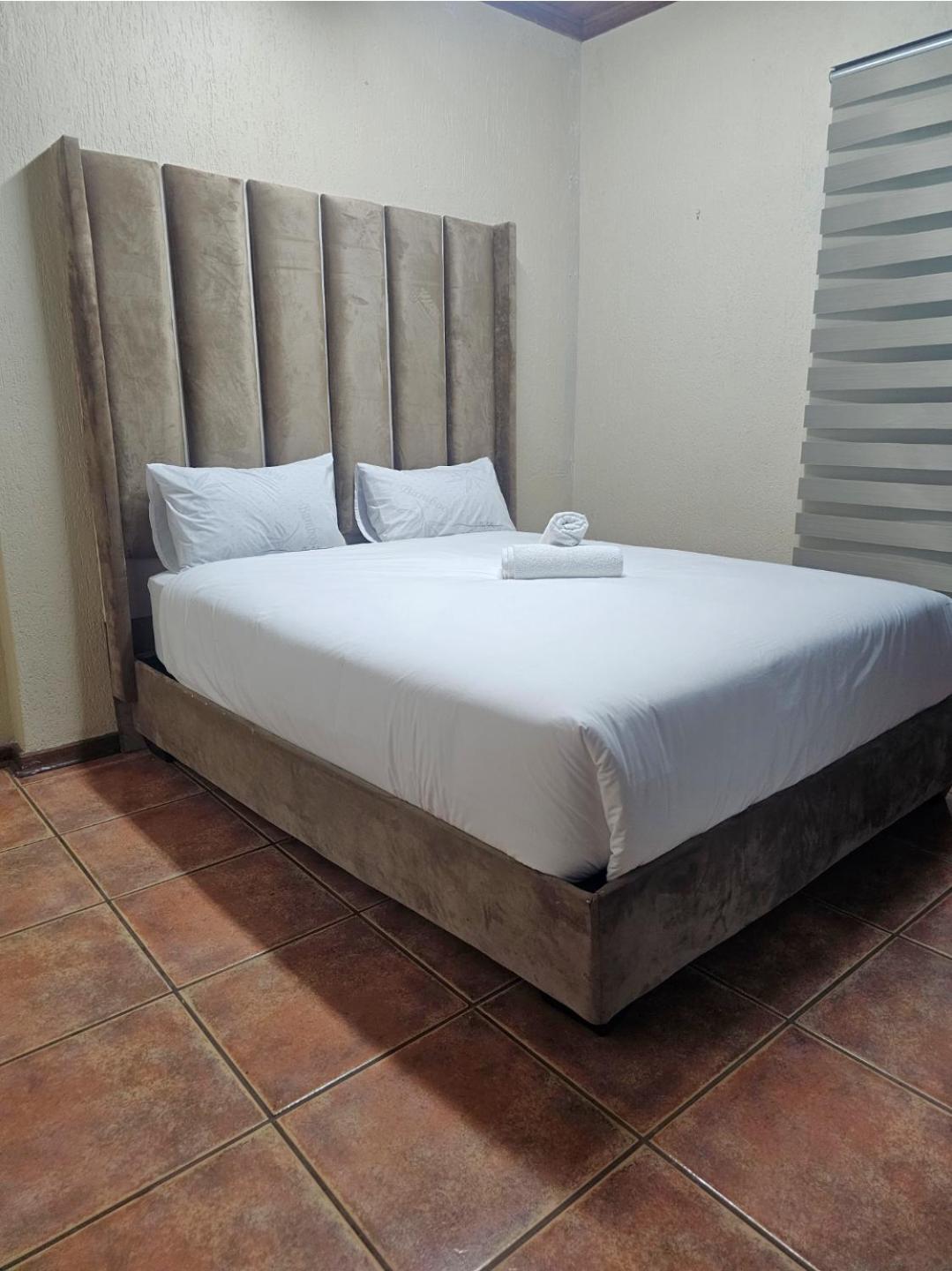 Double Room with Shared Bathroom photo 1