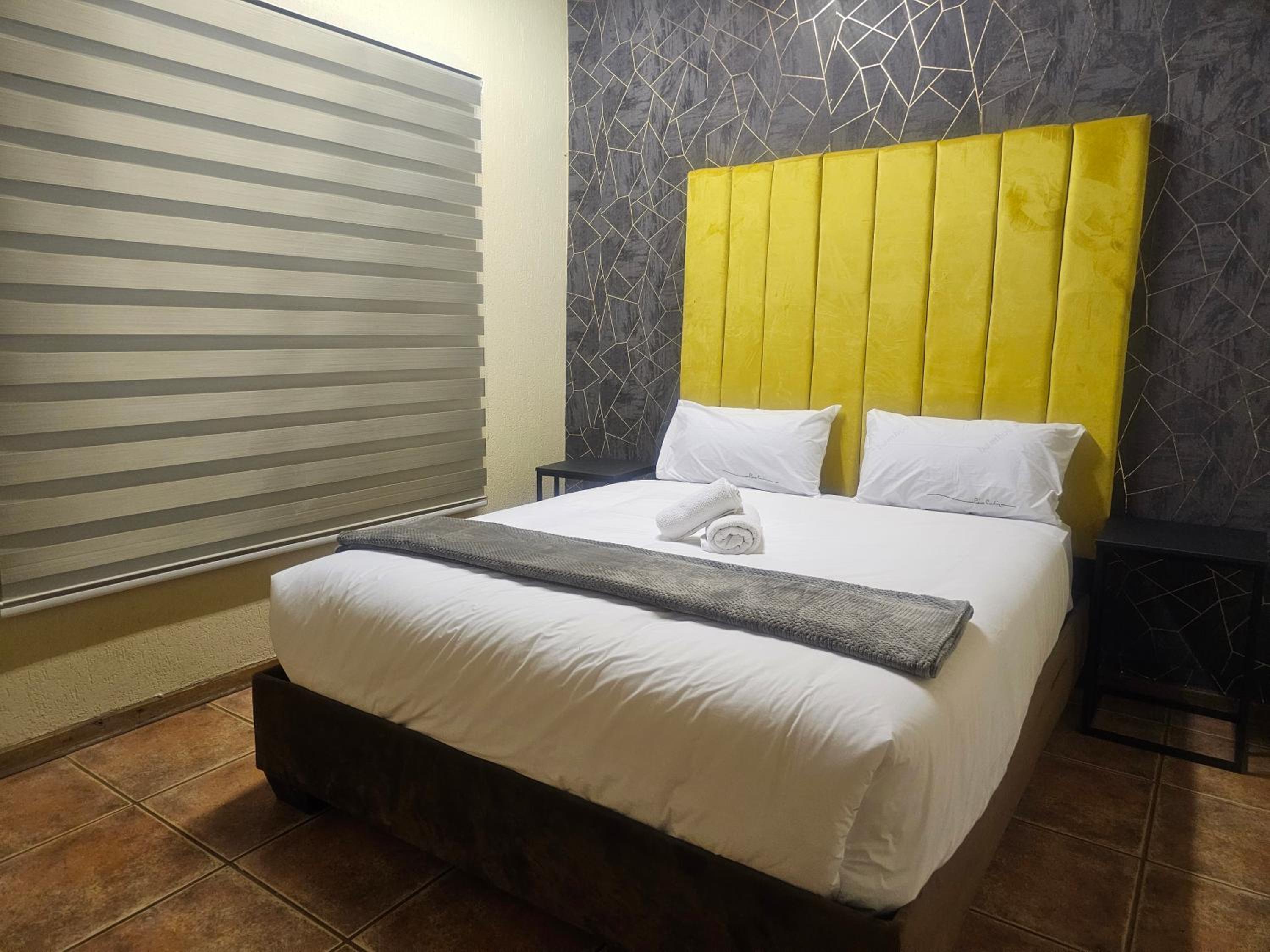 Double Room with Shared Bathroom photo 2