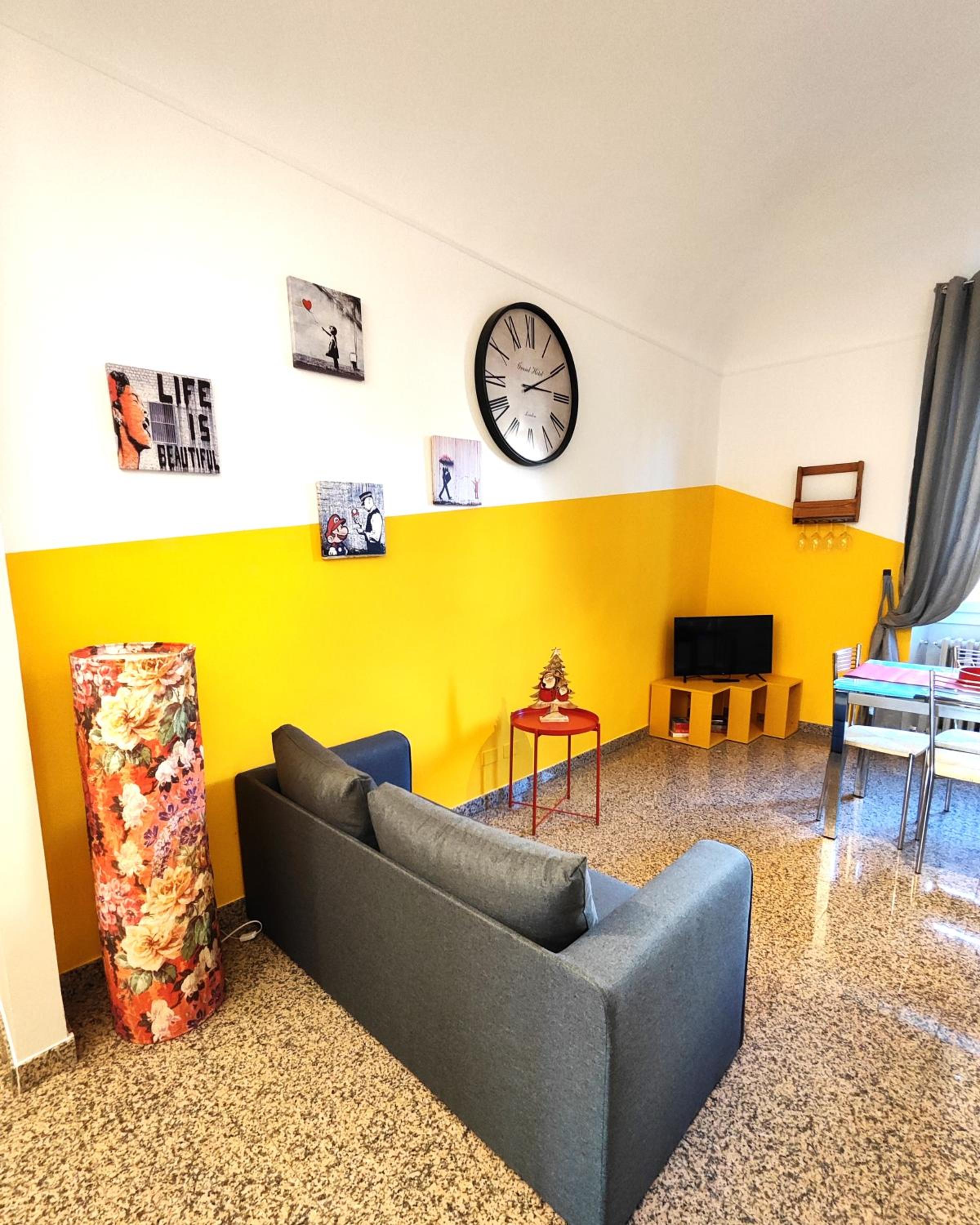 One-Bedroom Apartment photo 1