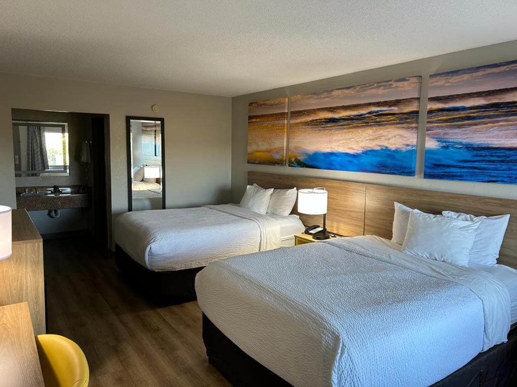 2 Queen Bed, First Floor, Non-Smoking - Photo 2