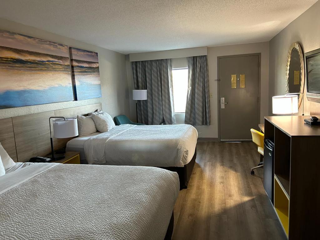 2 Queen Bed, First Floor, Non-Smoking - Photo 4