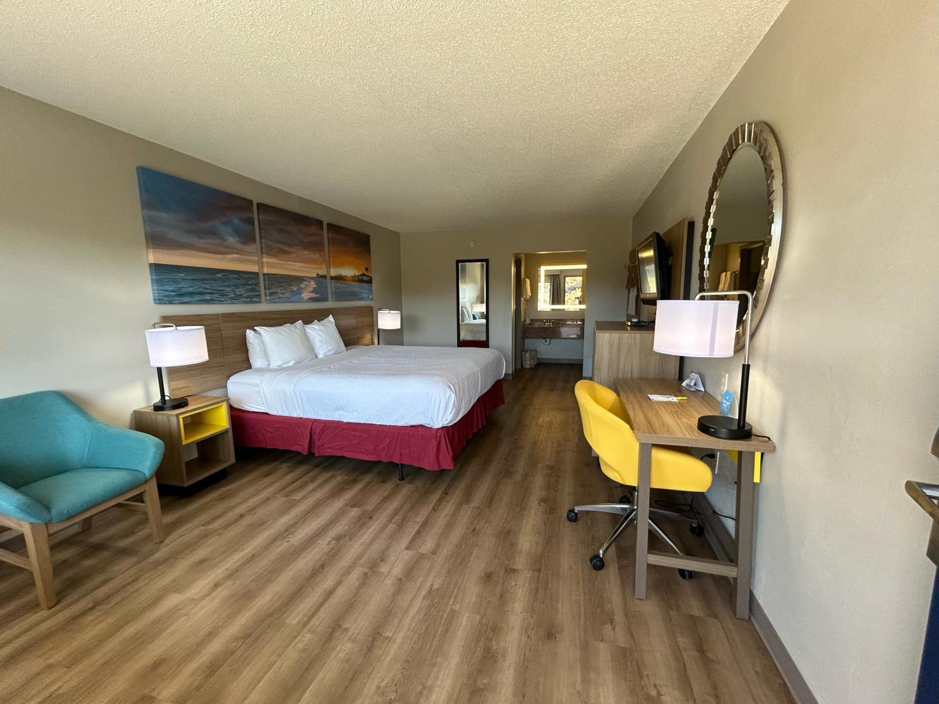 King Room - First Floor/Non-Smoking - Photo 4