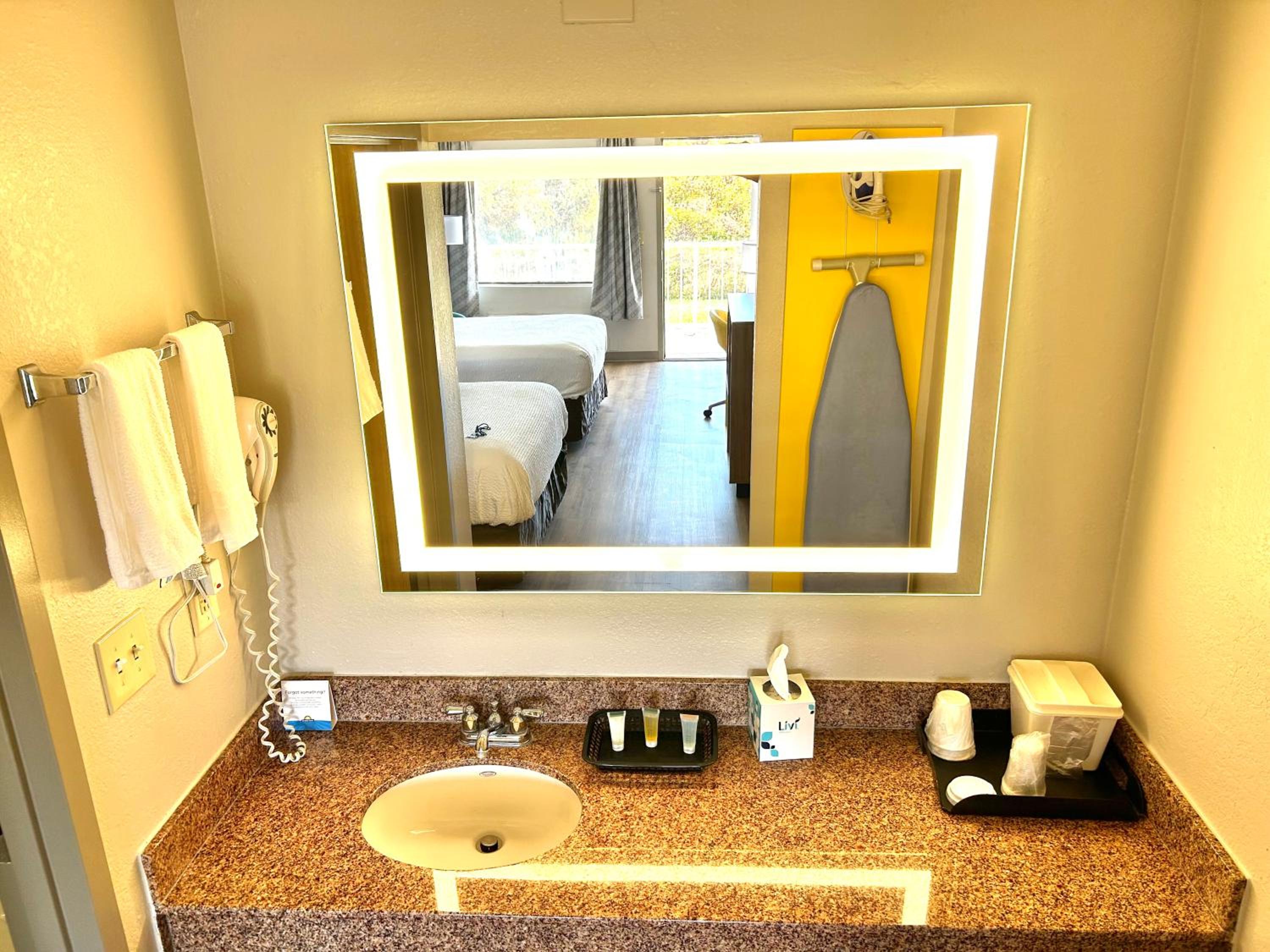 King Room - Second Floor/Non-Smoking - Photo 4