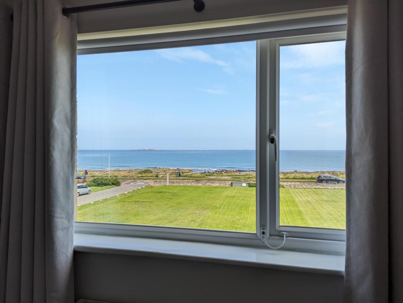 Deluxe Sea View Room with Double Sofa photo 3