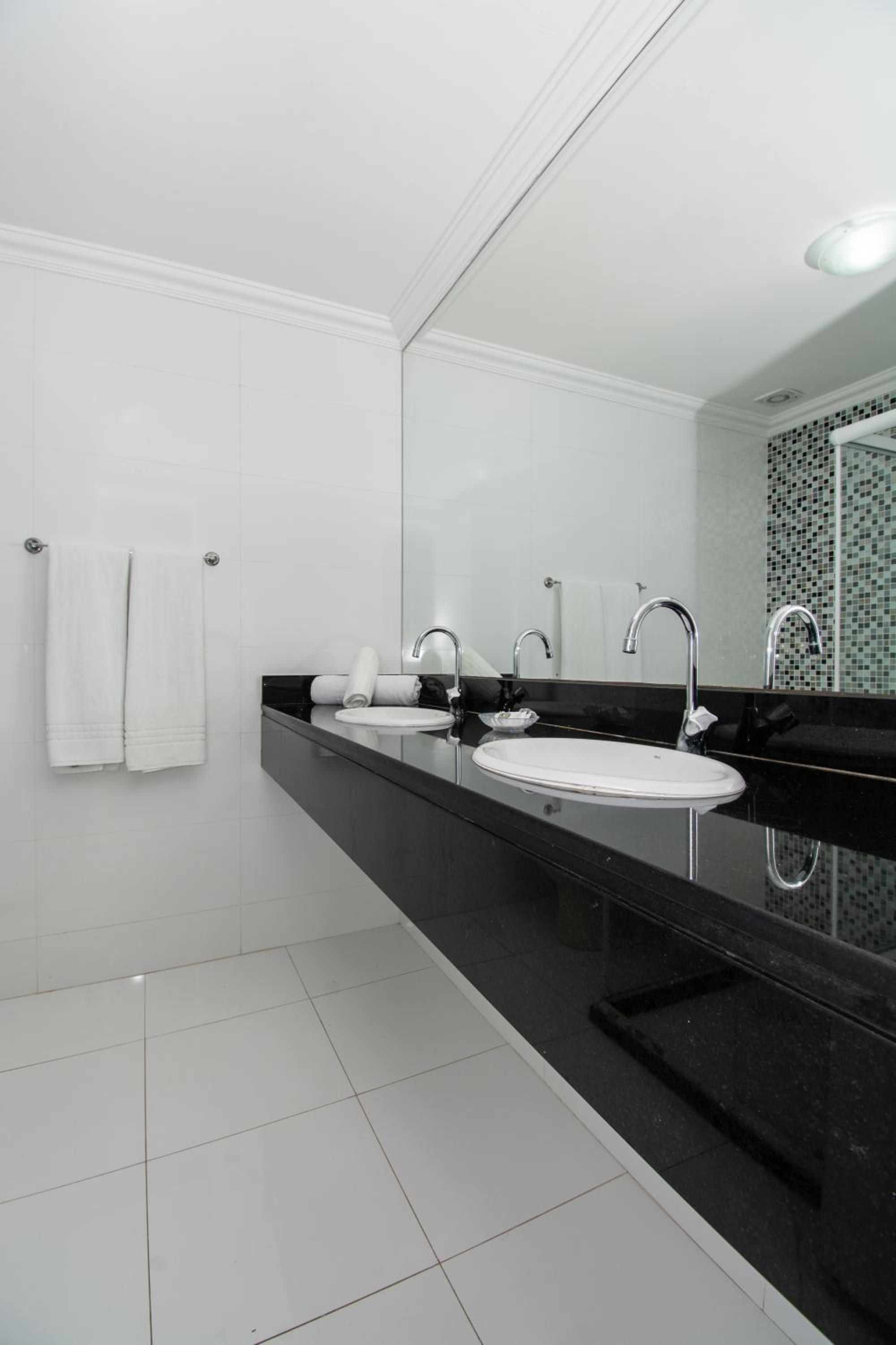 Standard Suite - Photo 2