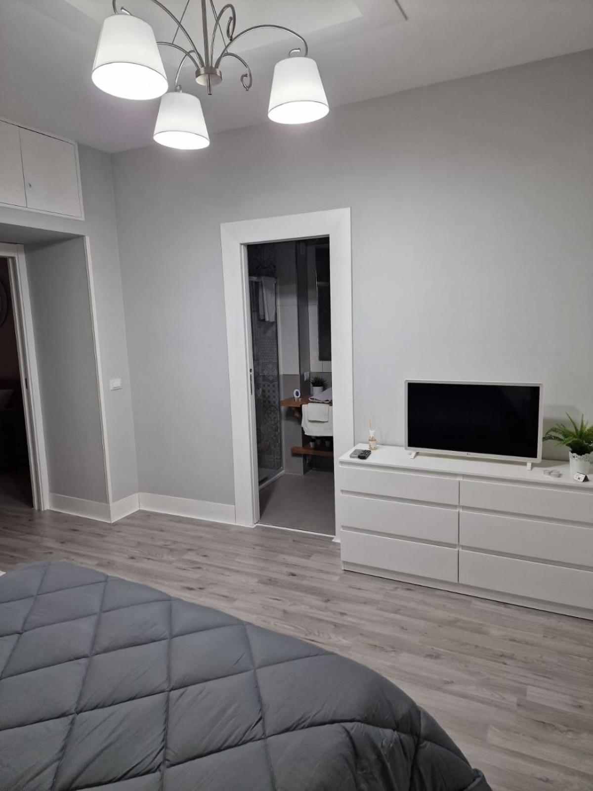 One-Bedroom Apartment photo 3