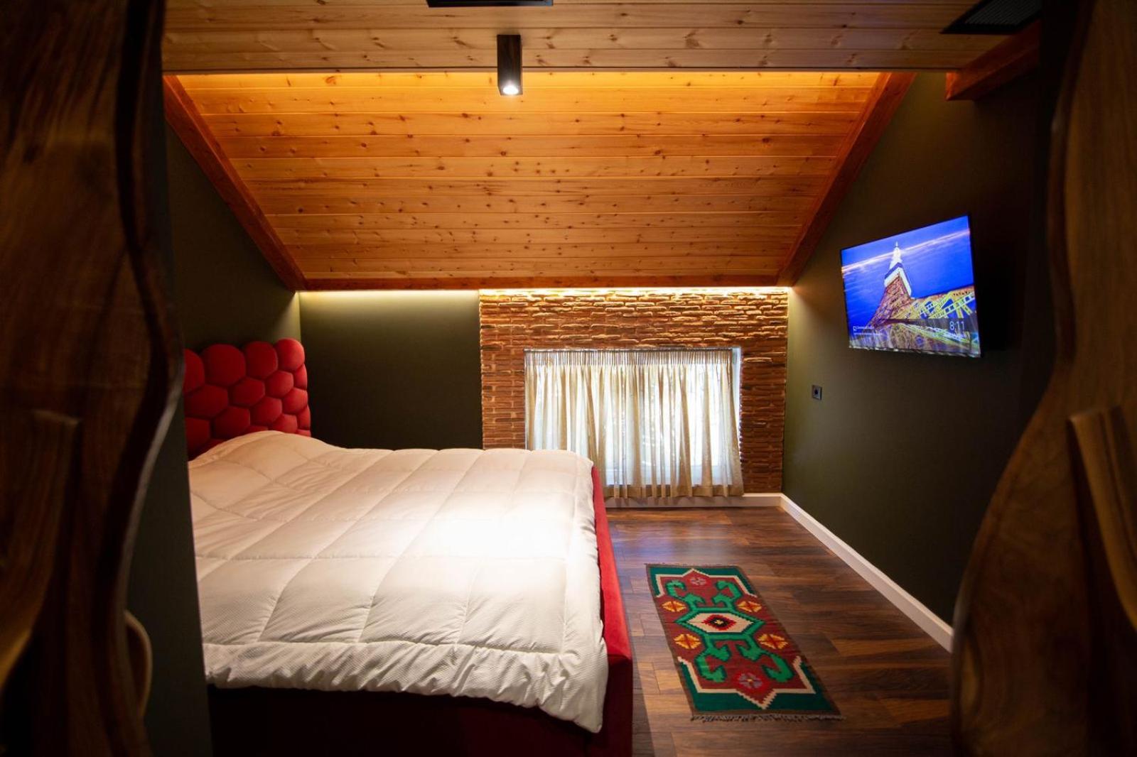 Family Room With Mountain View photo 1